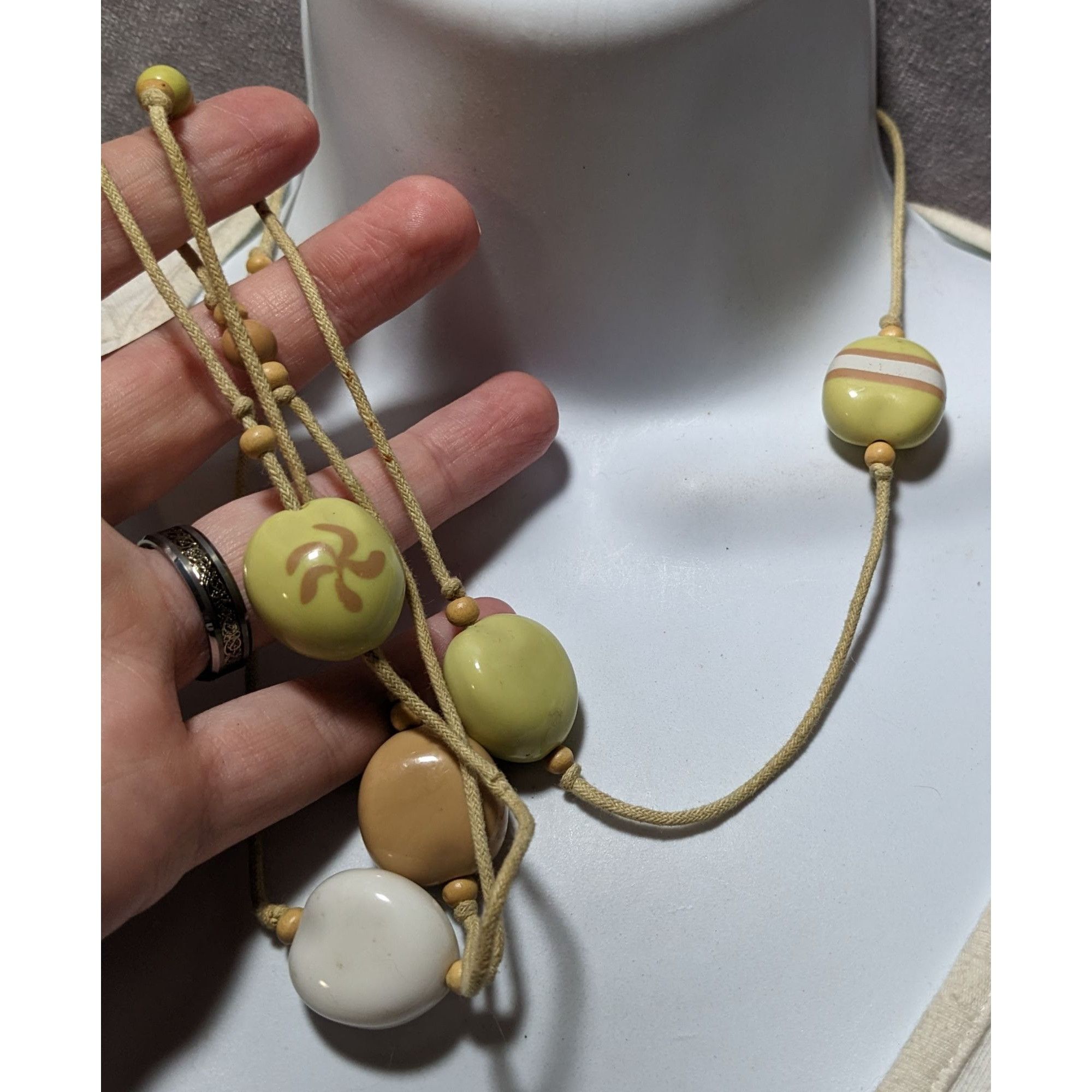 Other Vintage Floral Yellow Kukui Nut Necklace Size ONE SIZE - 7 Thumbnail