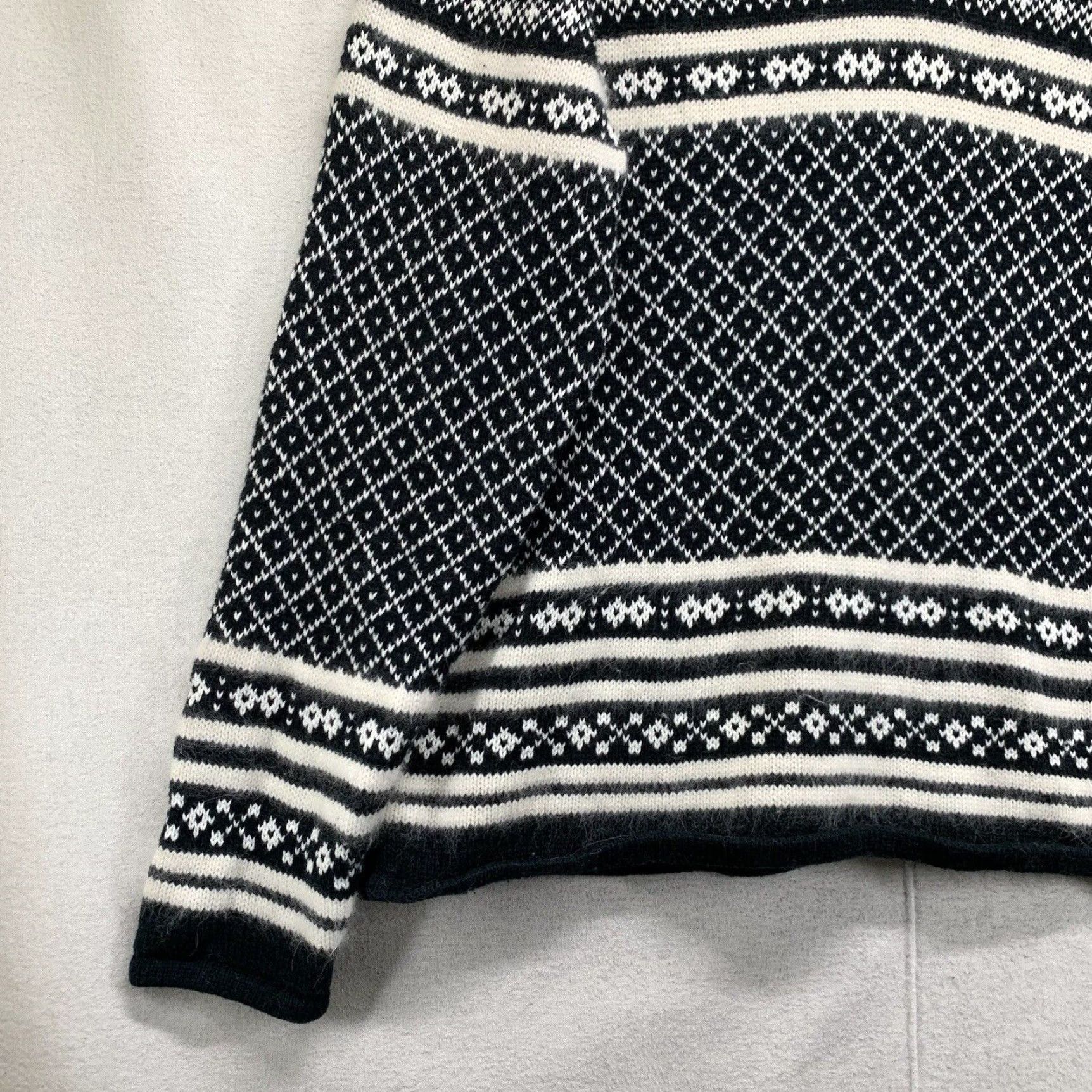 Vintage St. John's Bay Black & White Fair Isle Knitted Pullover Sweater Large V-Neck Long Sleeve Womens Christmas Casual Size L / US 10 / IT 46 - 6 Thumbnail
