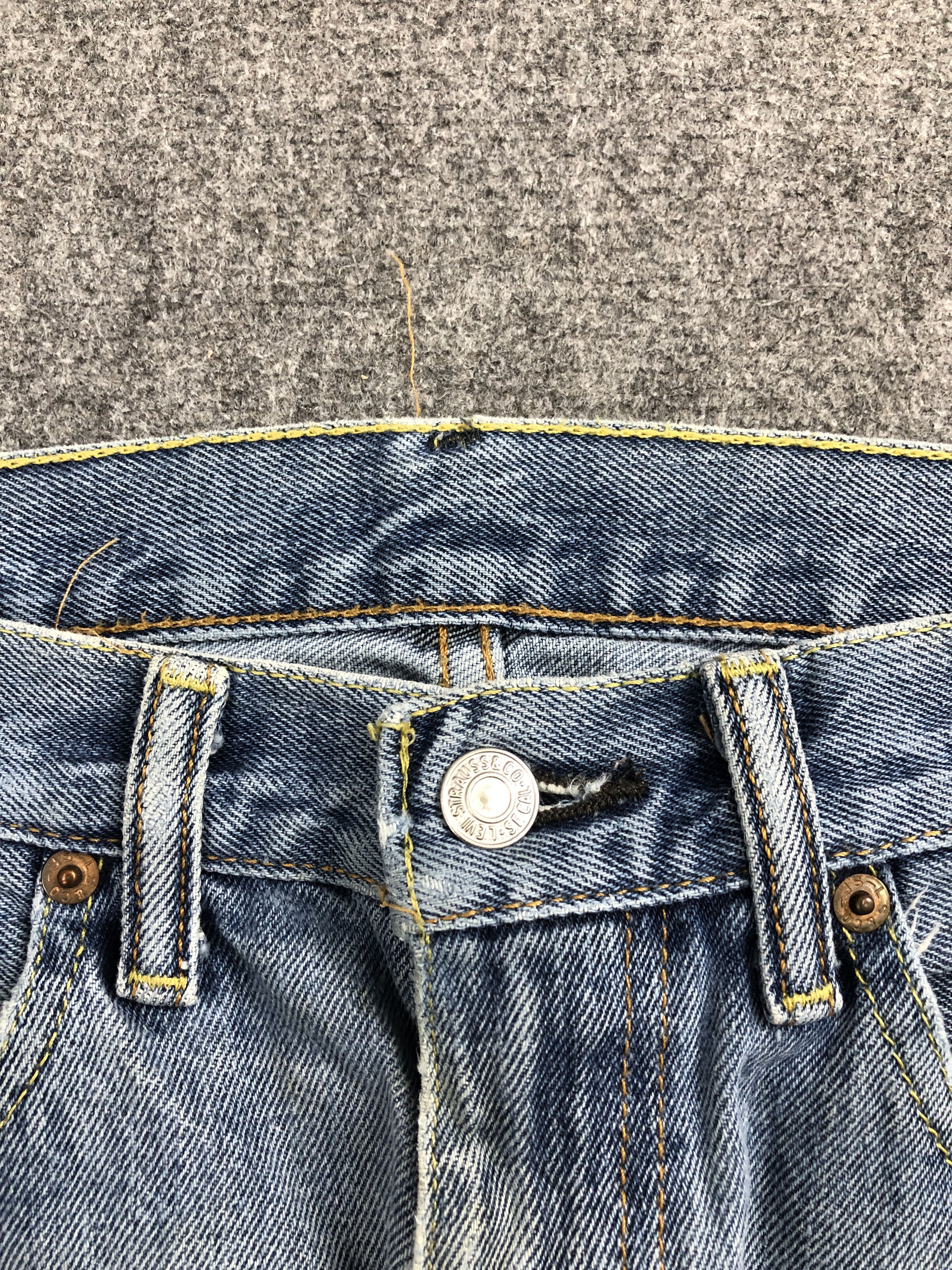 Levi's × Vintage Lightwash Vintage Levis 505 Jeans DP2456 Size US 33 - 10 Thumbnail