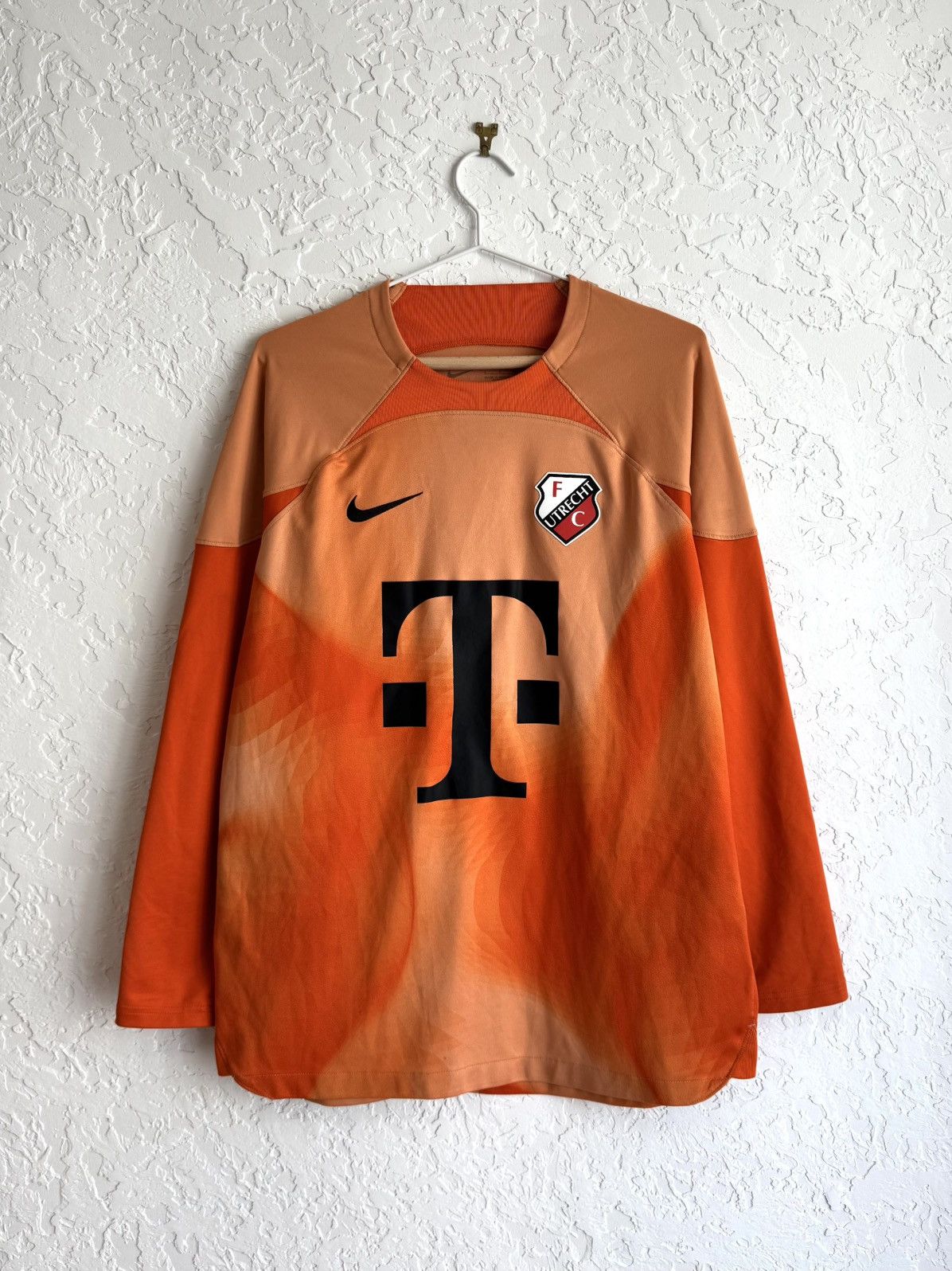 Nike Nike FC Utrecht 2022-23 Goalkeeper 3 Kit Football Shirt Size US L / EU 52-54 / 3 - 1 Thumbnail