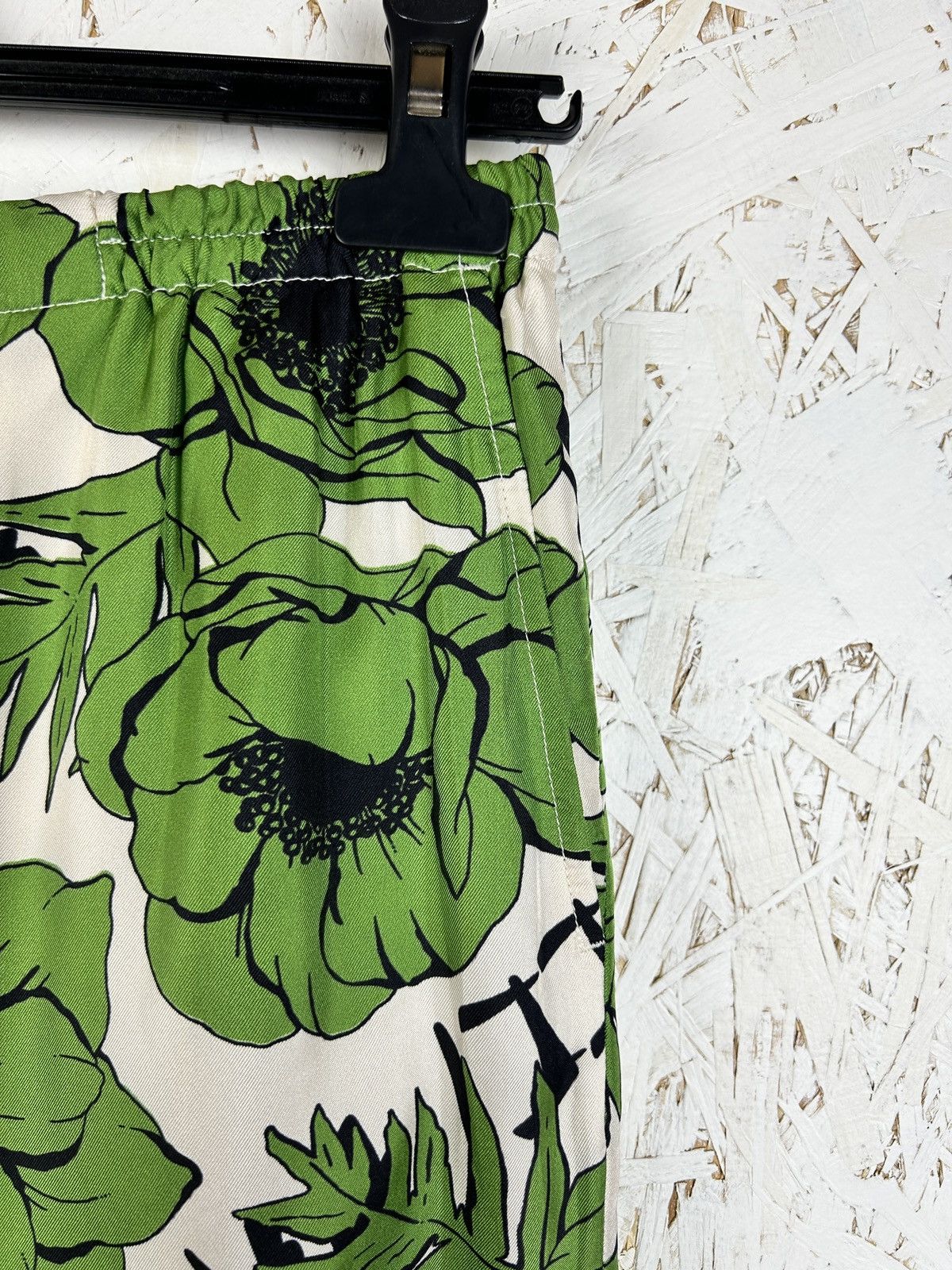 Gucci BNWT Gucci Poppy Flower Hawaii Print Silk Shorts Size 46 Size US 30 / EU 46 - 6 Thumbnail