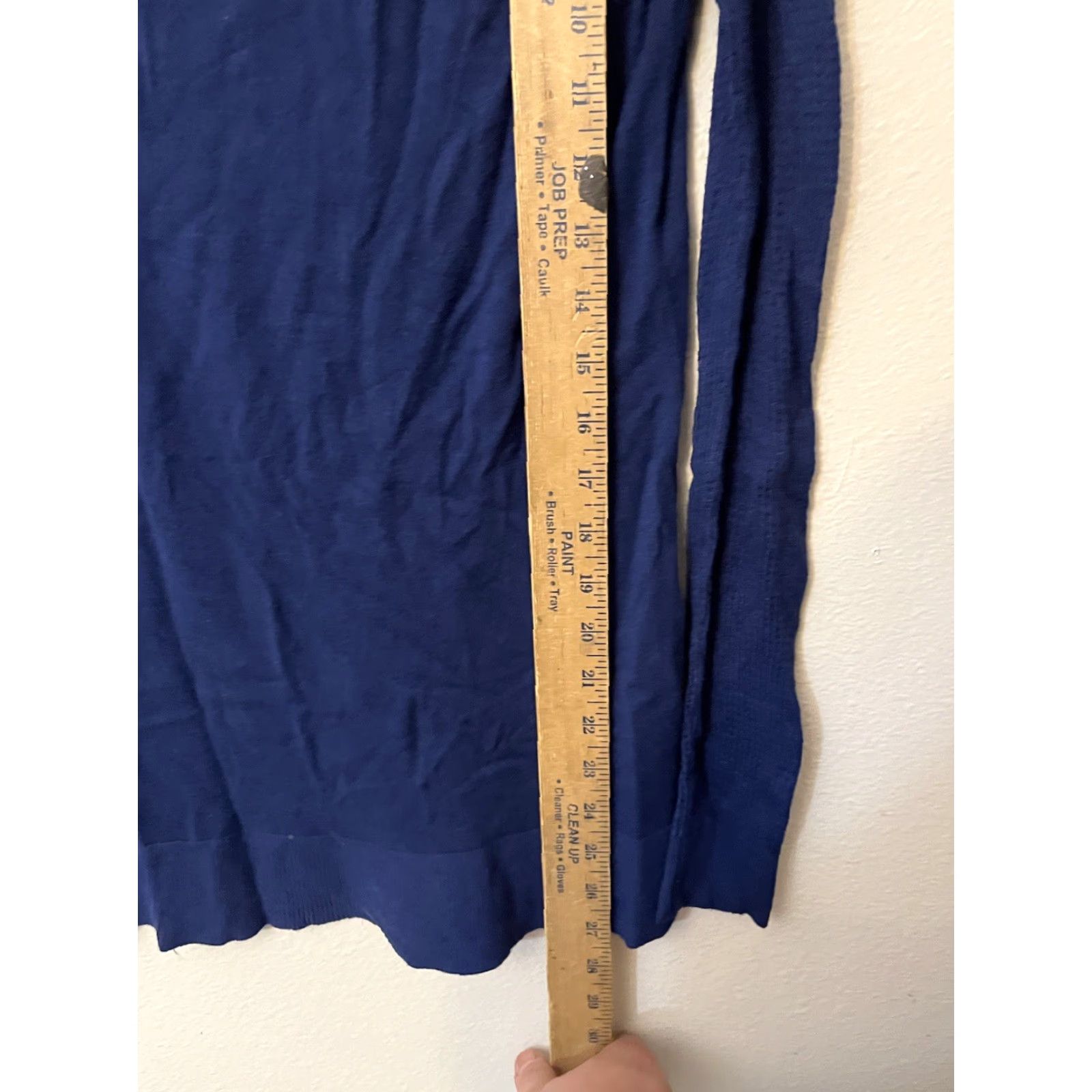 Express EXPRESS Open Back Draped Knit Long Sleeve Blouse Women's Medium Gray/Blue Solid Shirt déta Size M / US 6-8 / IT 42-44 - 4 Thumbnail