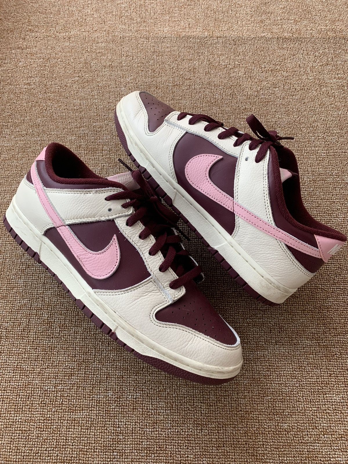 Nike Nike Dunk Low Valentine's Day 2023 Size US 11 / EU 44 - 1 Thumbnail