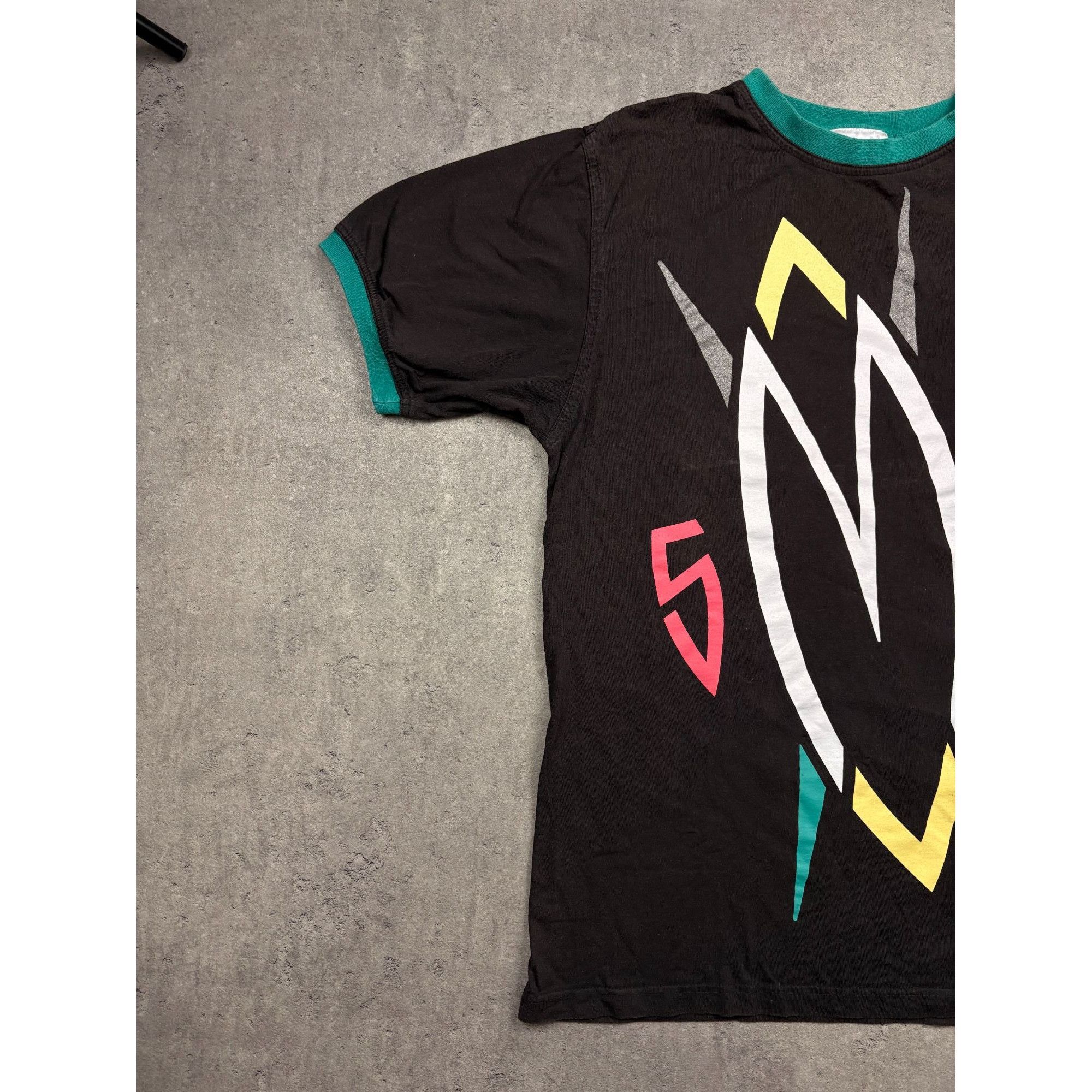 Adidas Vintage 90s Adidas Trefoil Graphic T-Shirt - Rare Abstract D Size US M / EU 48-50 / 2 - 2 Thumbnail