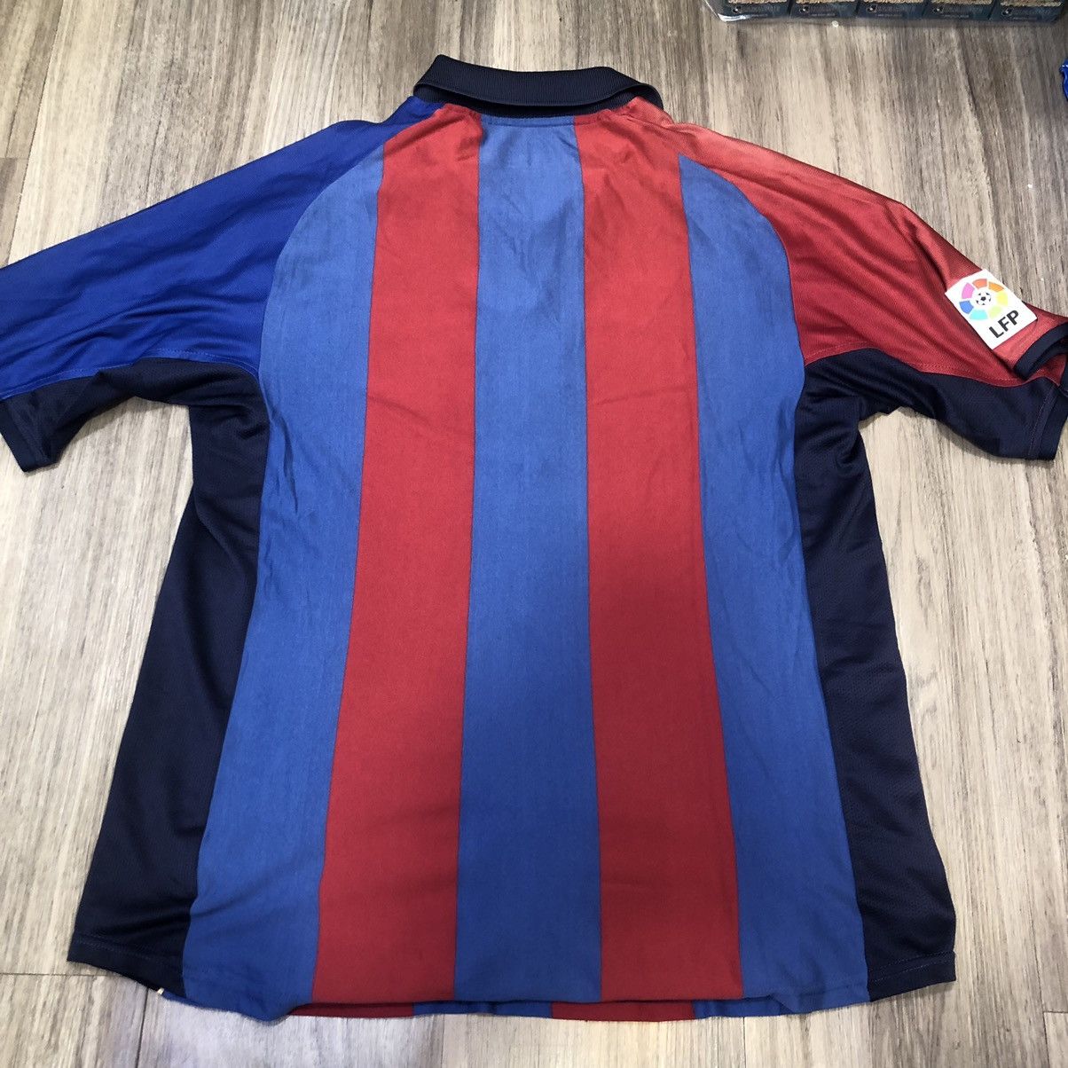 Nike Barcelona 01/02 home shirt Size US M / EU 48-50 / 2 - 2 Thumbnail