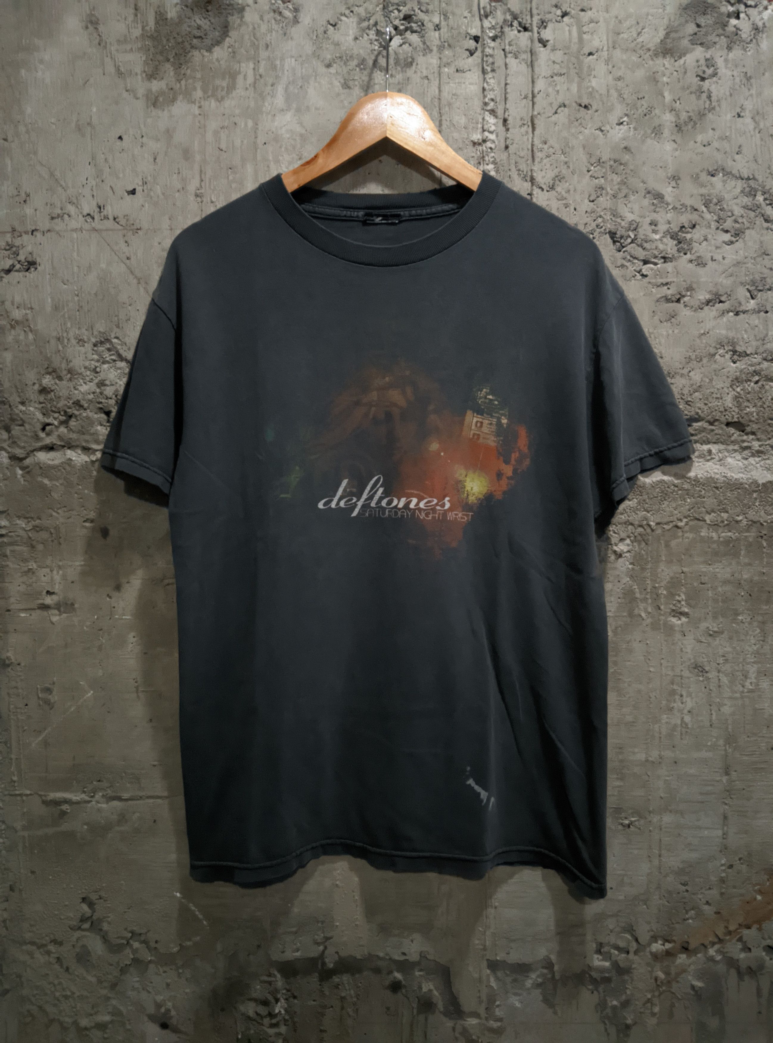 Band Tees Vintage 2006 deftones saturday night wrist alt met Size US M / EU 48-50 / 2 - 1 Thumbnail