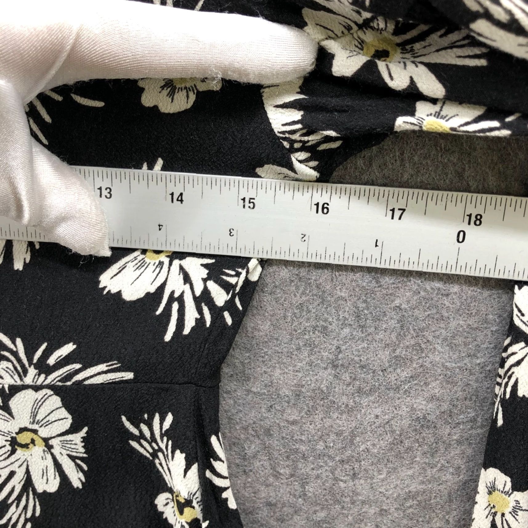 Zara Zara Romper Womens XS Black Floral Daisy V-Neck Pockets Long Sleeve Rayon Size XS / US 0-2 / IT 36-38 - 7 Thumbnail