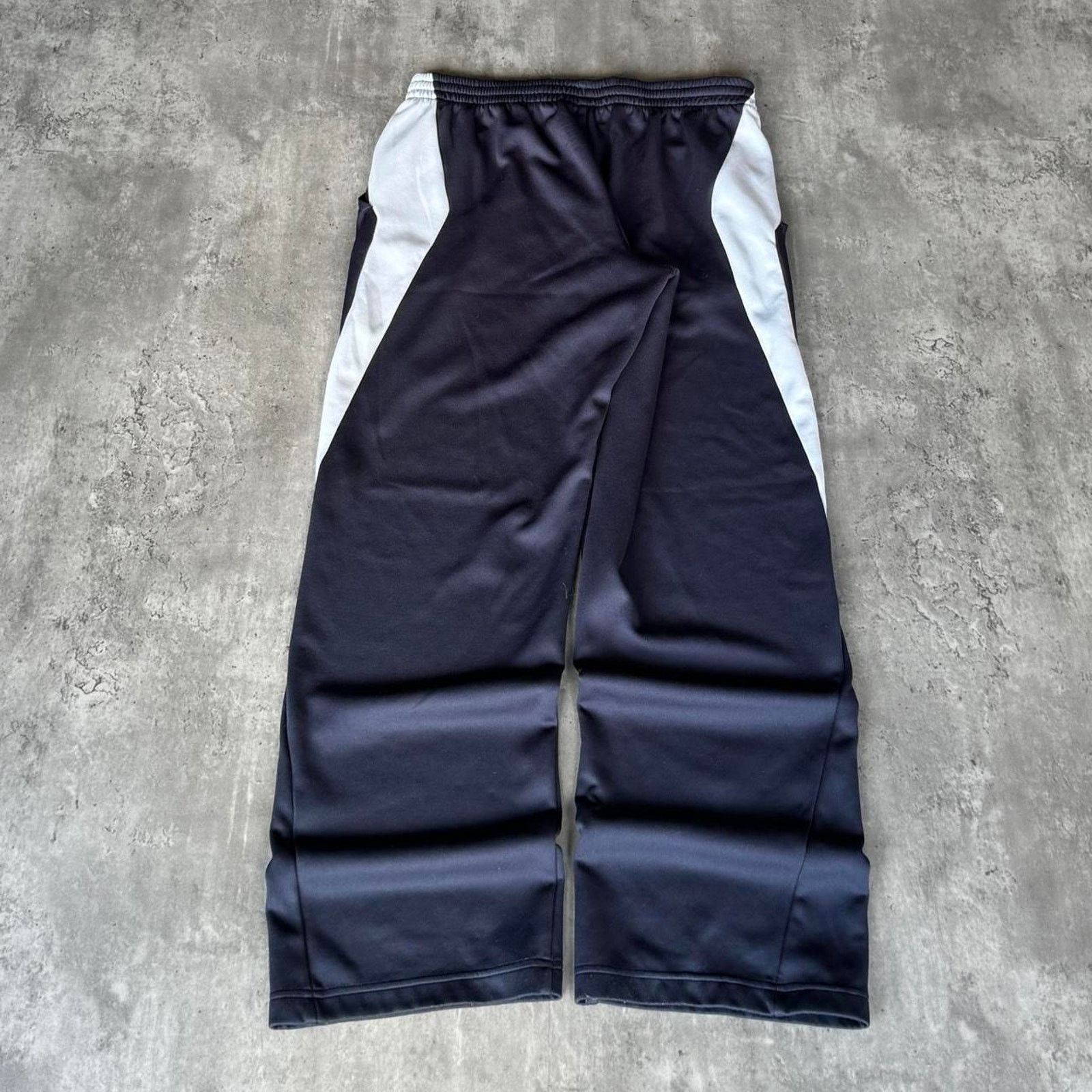 Adidas × Vintage Adidas Navy Blue Baggy Essential Sweatpants Size US 34 / EU 50 - 2 Thumbnail