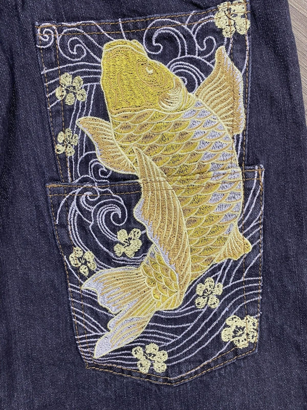Karakuri Tamashii Vintage Karakuri Tamashii Koi Flowers Embroidery Jeansa Y2K Size US 30 / EU 46 - 11 Thumbnail