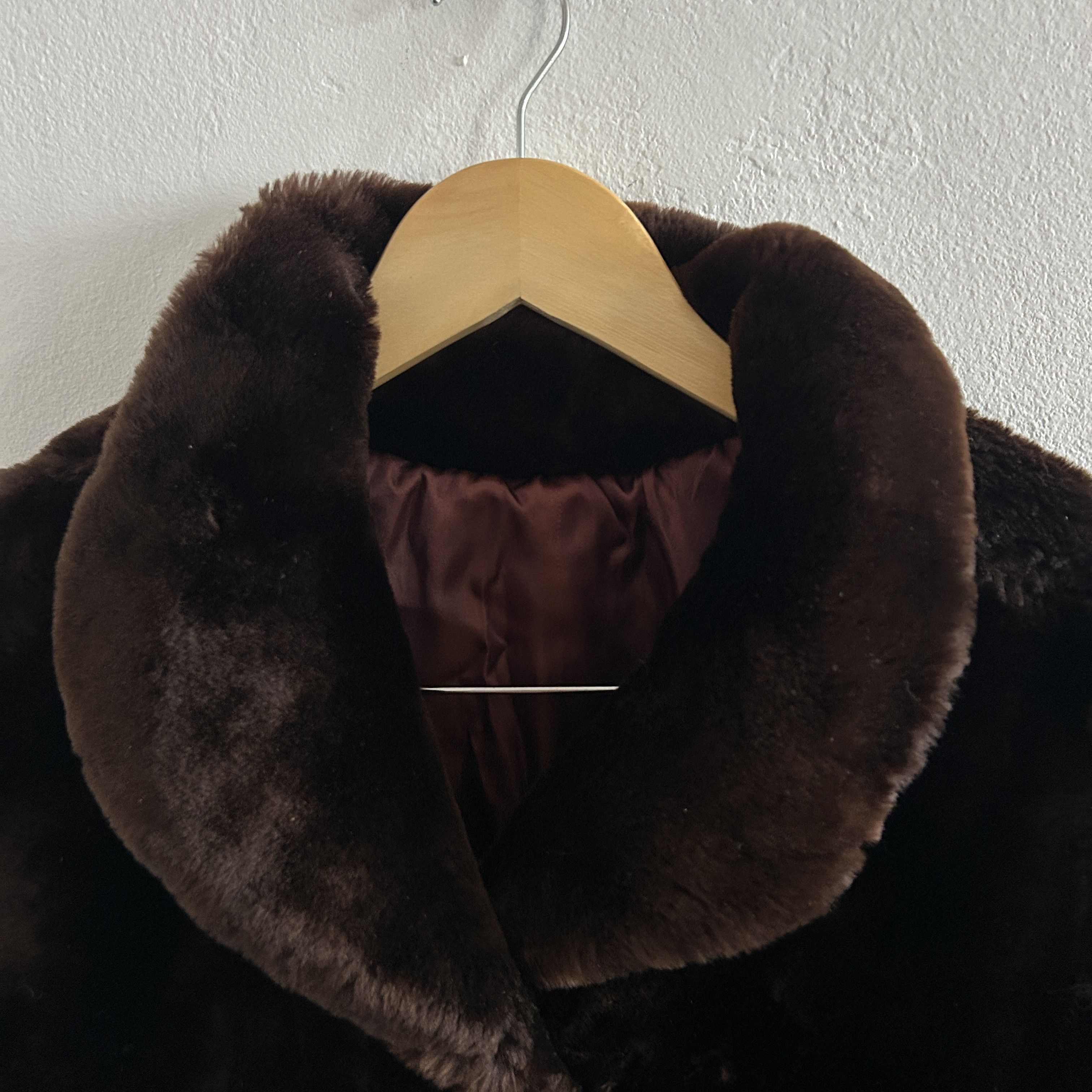 Vintage Vintage 1990s Brown Mouton Fur Coat Size S / US 4 / IT 40 - 11 Thumbnail