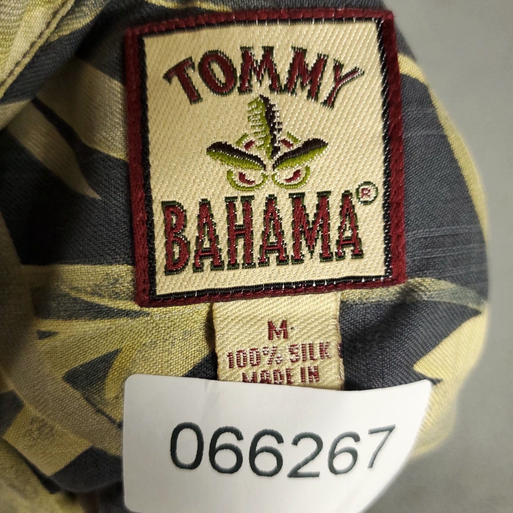 Tommy Bahama Tommy Bahama Shirt Mens Medium Gray Silk Hawaiian Button-Up Short Sleeve Size US M / EU 48-50 / 2 - 7 Thumbnail