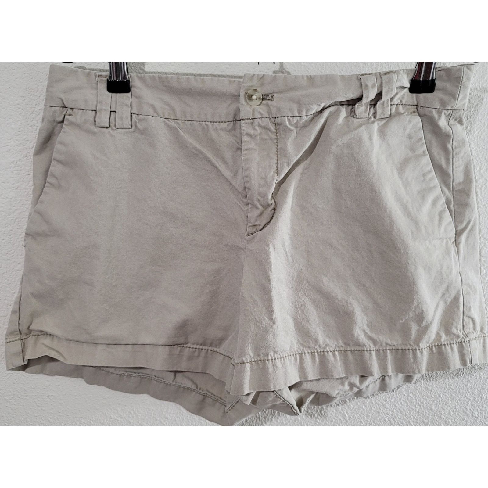 Other Ann Taylor Loft Beige Mid Rise Chino Shorts 6 Lightweight Size 28" / US 6 / IT 42 - 1 Thumbnail