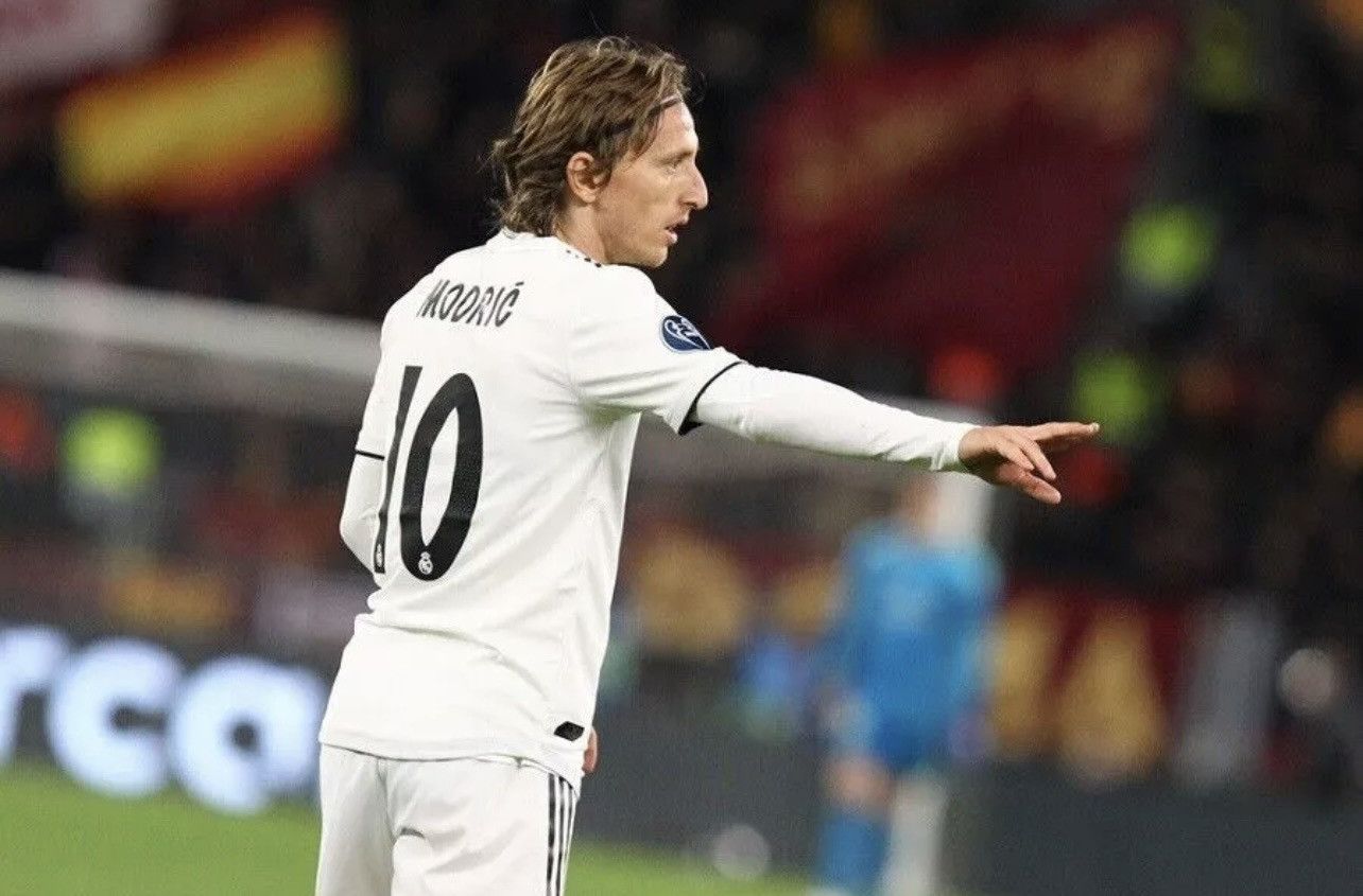 Adidas REAL MADRID ADIDAS 2018/2019 FOOTBALL HOME JERSEY #10 MODRIC Size US M / EU 48-50 / 2 - 13 Thumbnail