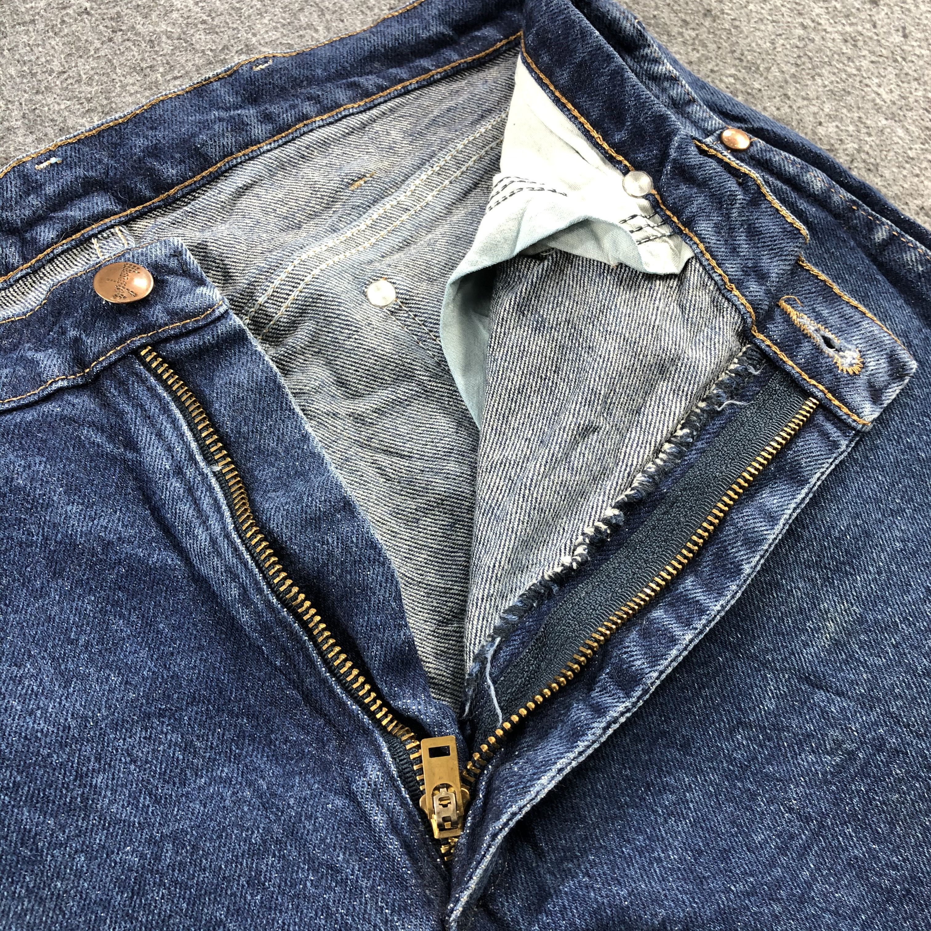 Vintage Vintage Blue Wash Wrangler Jeans-J2106 Size US 33 - 8 Thumbnail