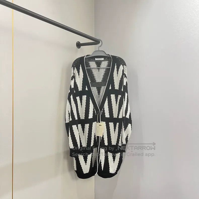 Valentino Valentino The V letter is full of printed sweaters Size S / US 4 / IT 40 - 1 Thumbnail