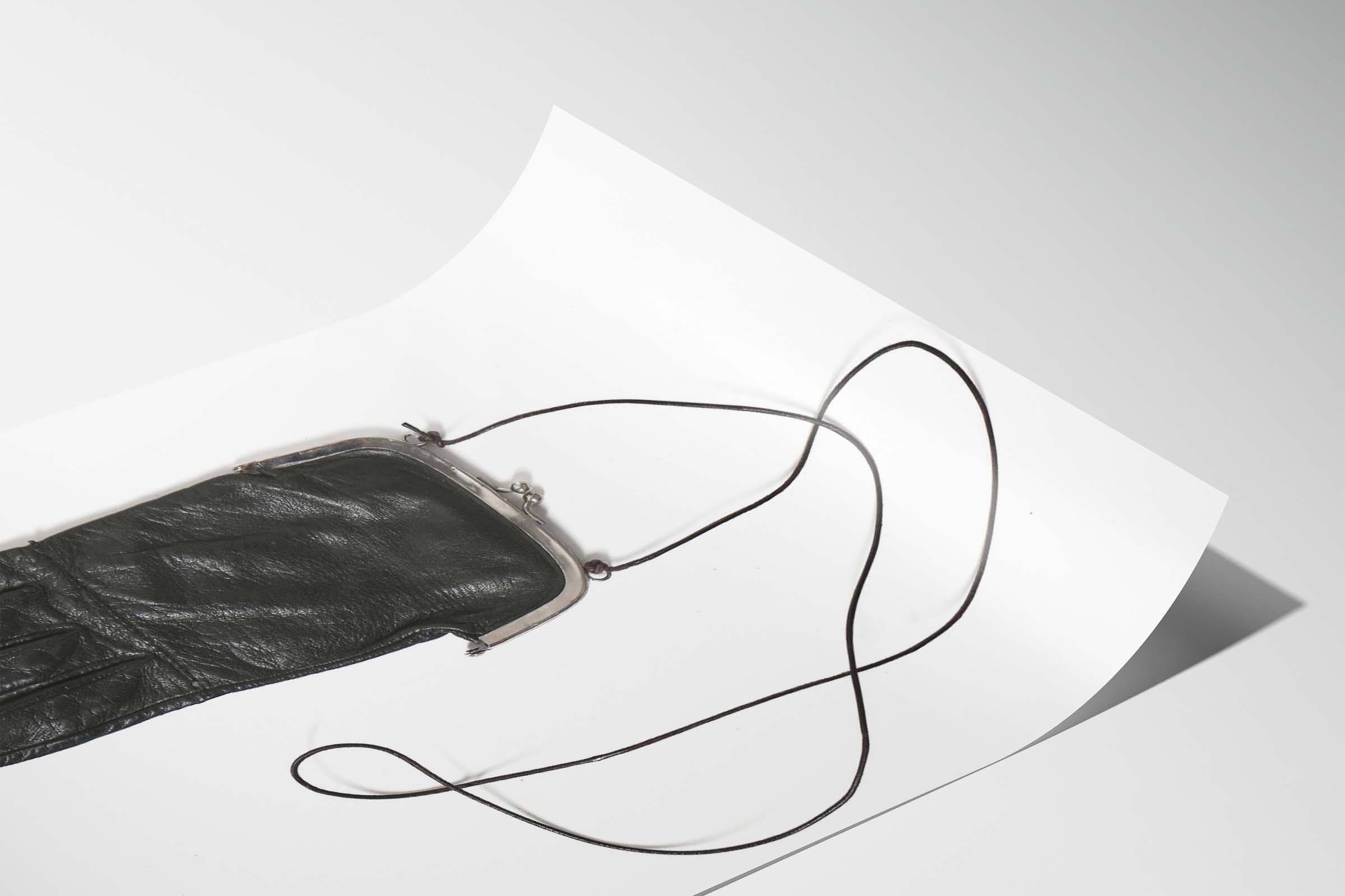 Maison Margiela Maison Margiela Gloves Bag Tabi Poster Gift Vintage Book Size ONE SIZE - 4 Thumbnail