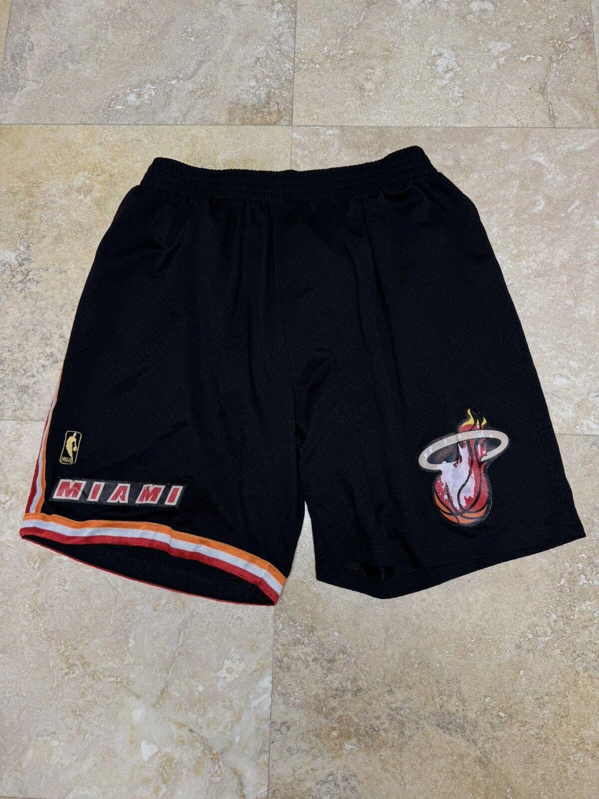 Mitchell & Ness 100% Authentic Mitchell Ness 96 97 Miami Heat Shorts Size US 40 / EU 56 - 1 Thumbnail