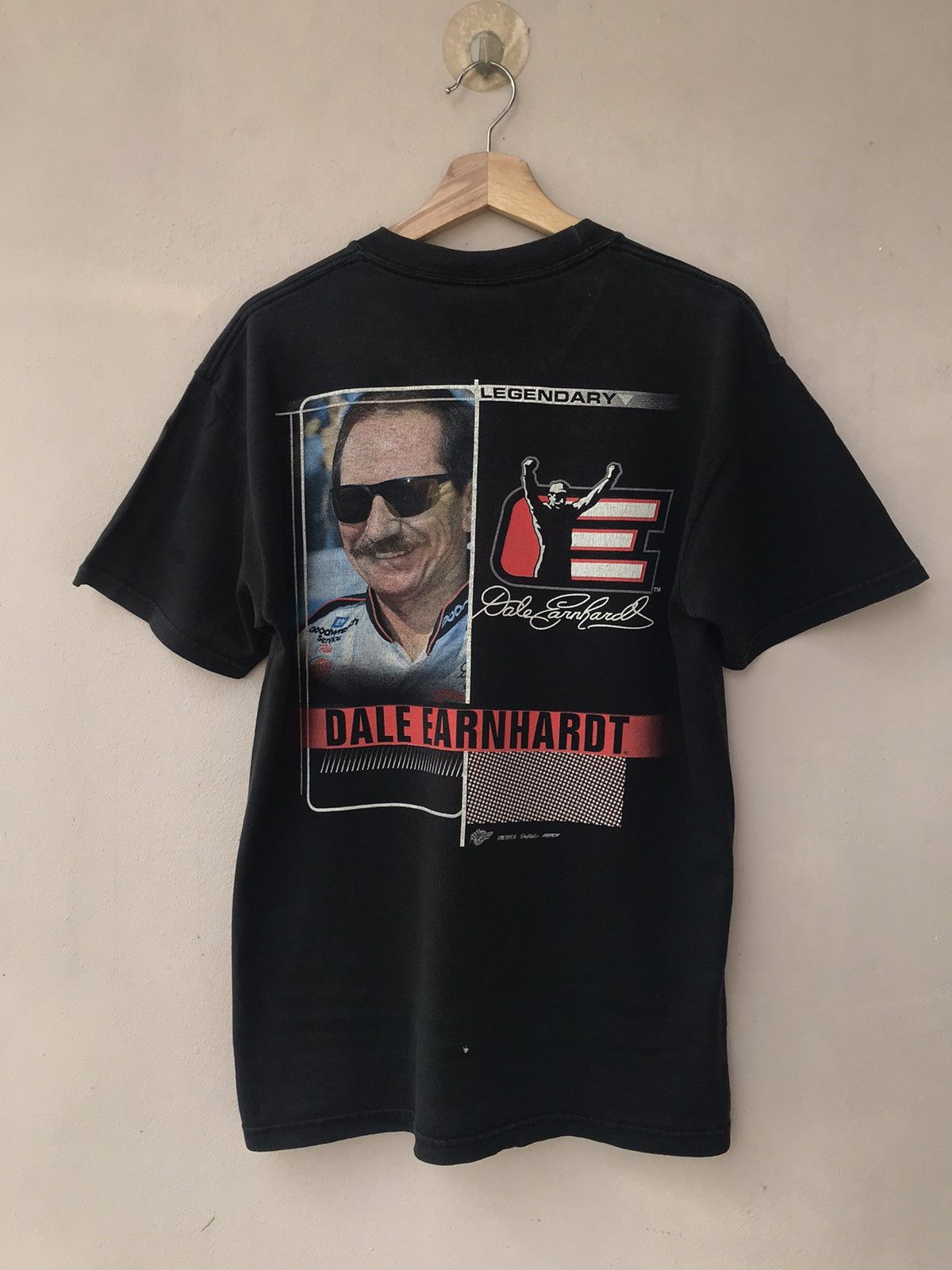 Vintage VINTAGE DISTRESSED NASCAR DALE EARNHARDT TEE racing team Size US M / EU 48-50 / 2 - 10 Thumbnail