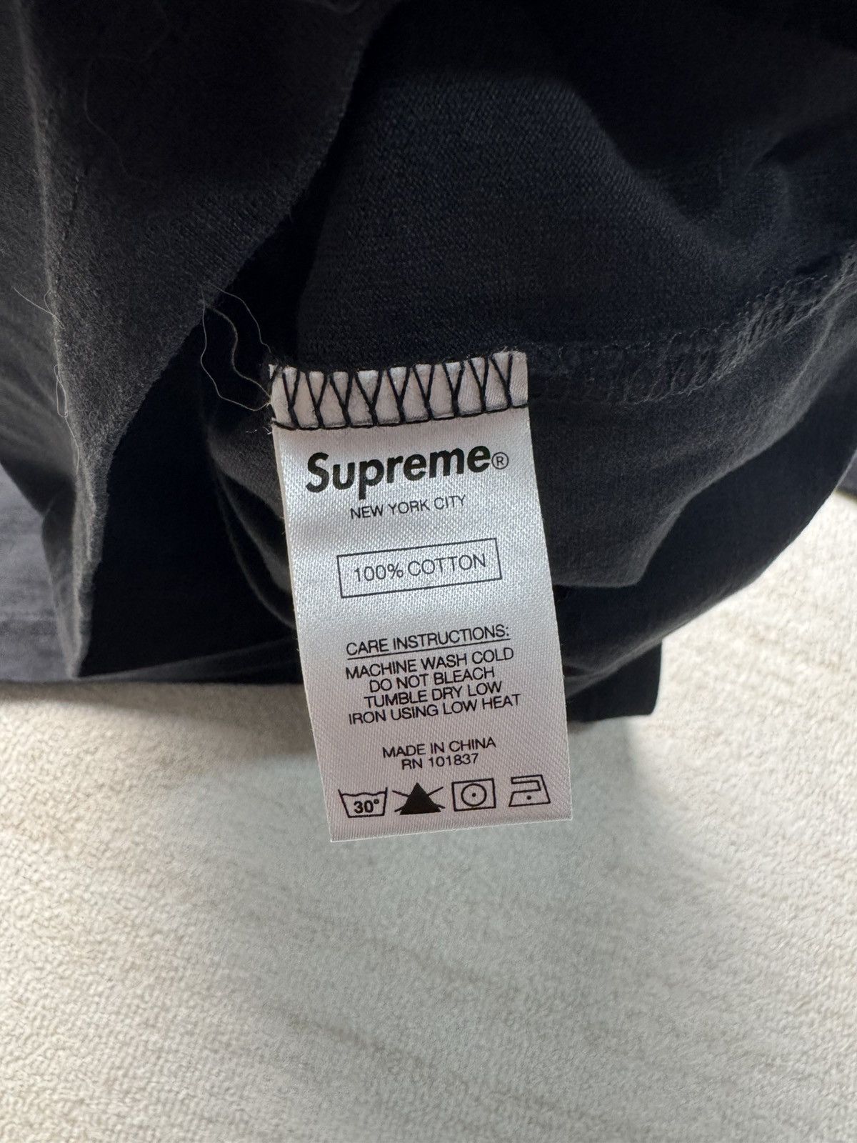 Supreme Cut out logo tee Size US M / EU 48-50 / 2 - 5 Thumbnail