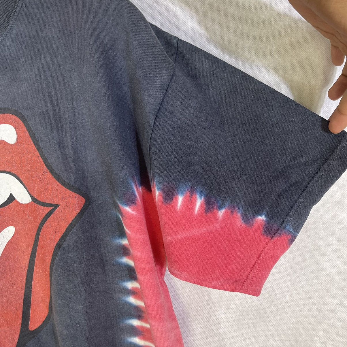 Band Tees Vintage Rolling Stones Withstand Fades Tie Dye Tee Size US L / EU 52-54 / 3 - 8 Thumbnail