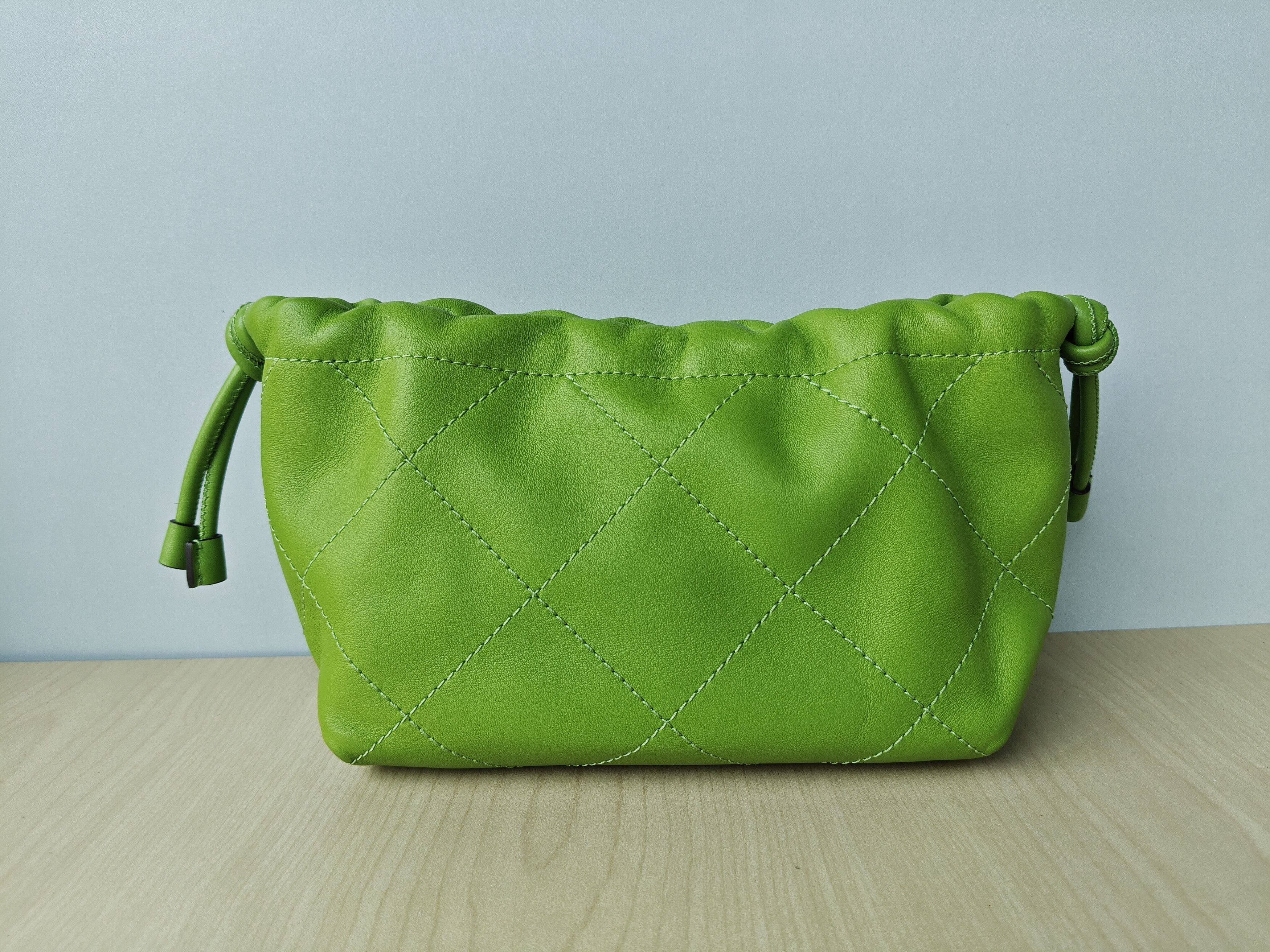 Tory Burch Willa Quilted Drawstring bag Free Shipping VATP/7157 Size ONE SIZE - 6 Thumbnail