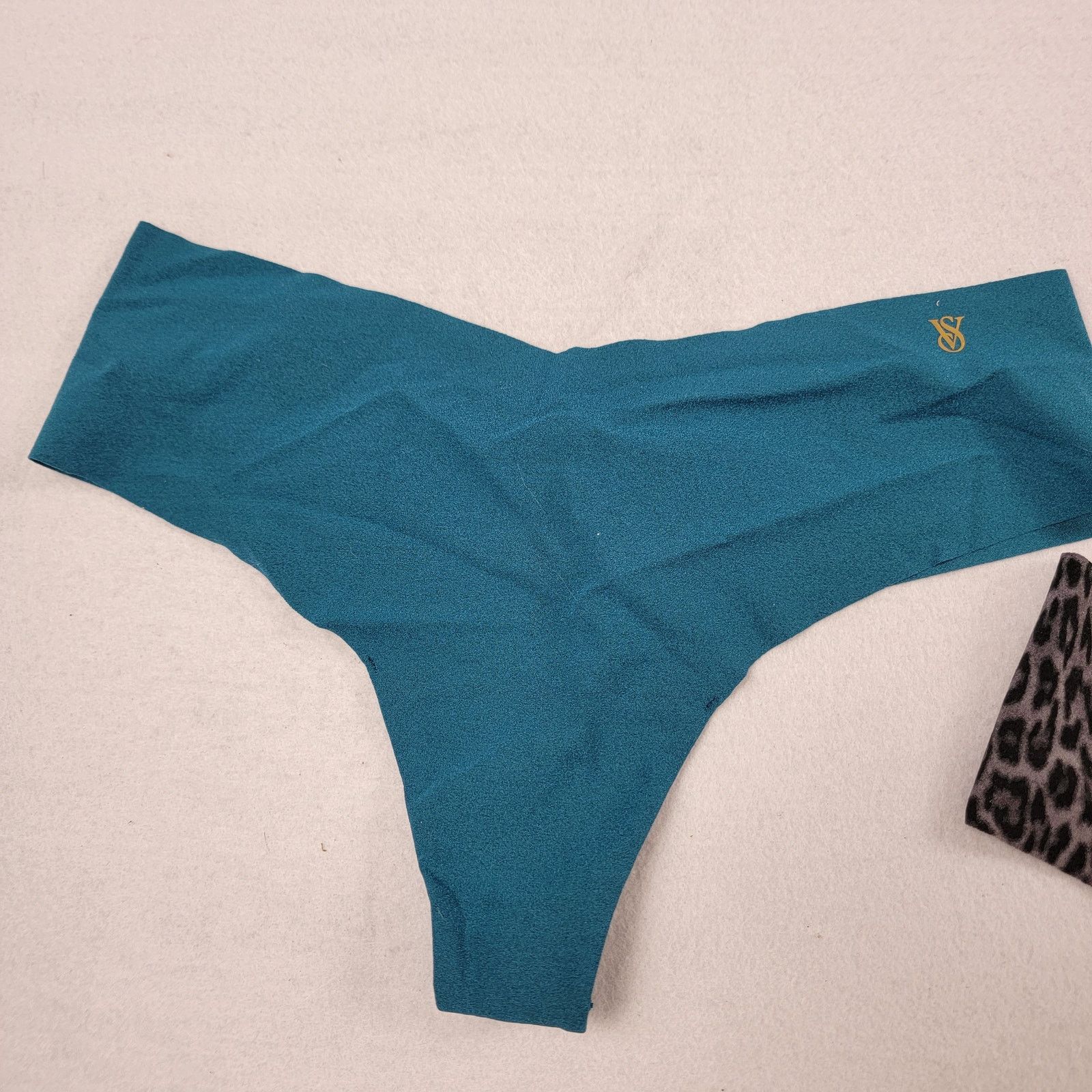 Victoria's Secret Victoria's Secret Thong/String Panties 3pk Sz M Size ONE SIZE - 5 Thumbnail