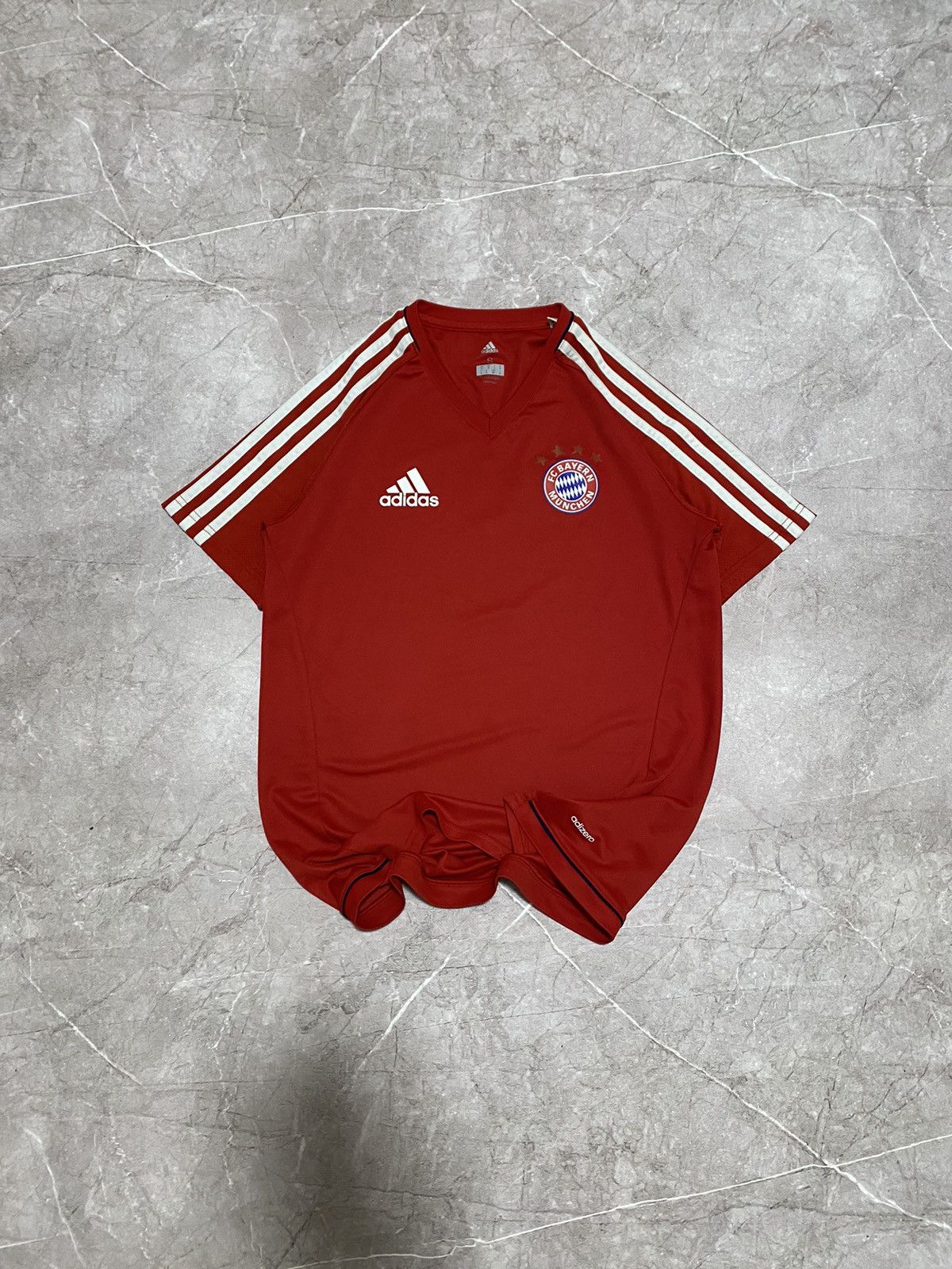 Adidas Rare Adidas Bayern Munich 2017/18 Training Soccer Jersey Y2K Size US S / EU 44-46 / 1 - 3 Thumbnail