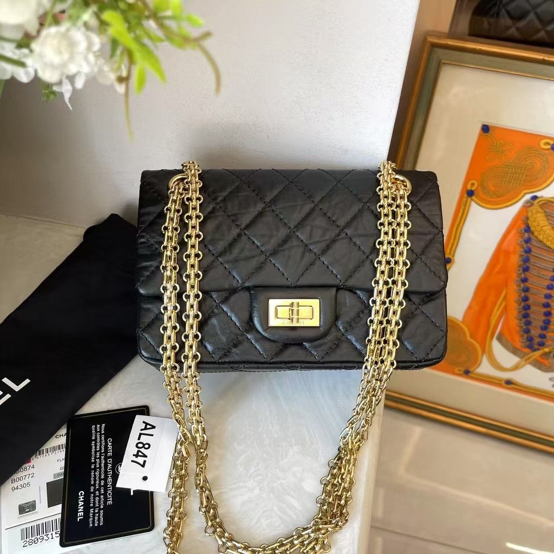 Chanel Pre-loved Bag Very good condition Size ONE SIZE - 1 Thumbnail