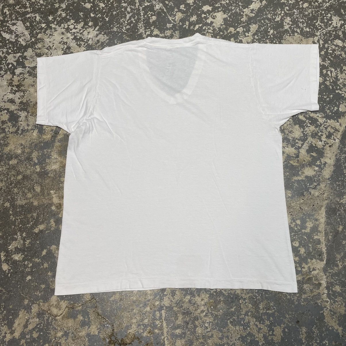 Vintage Vintage White V Neck Blank 80s Single Stitch Tshirt Size US XL / EU 56 / 4 - 6 Thumbnail
