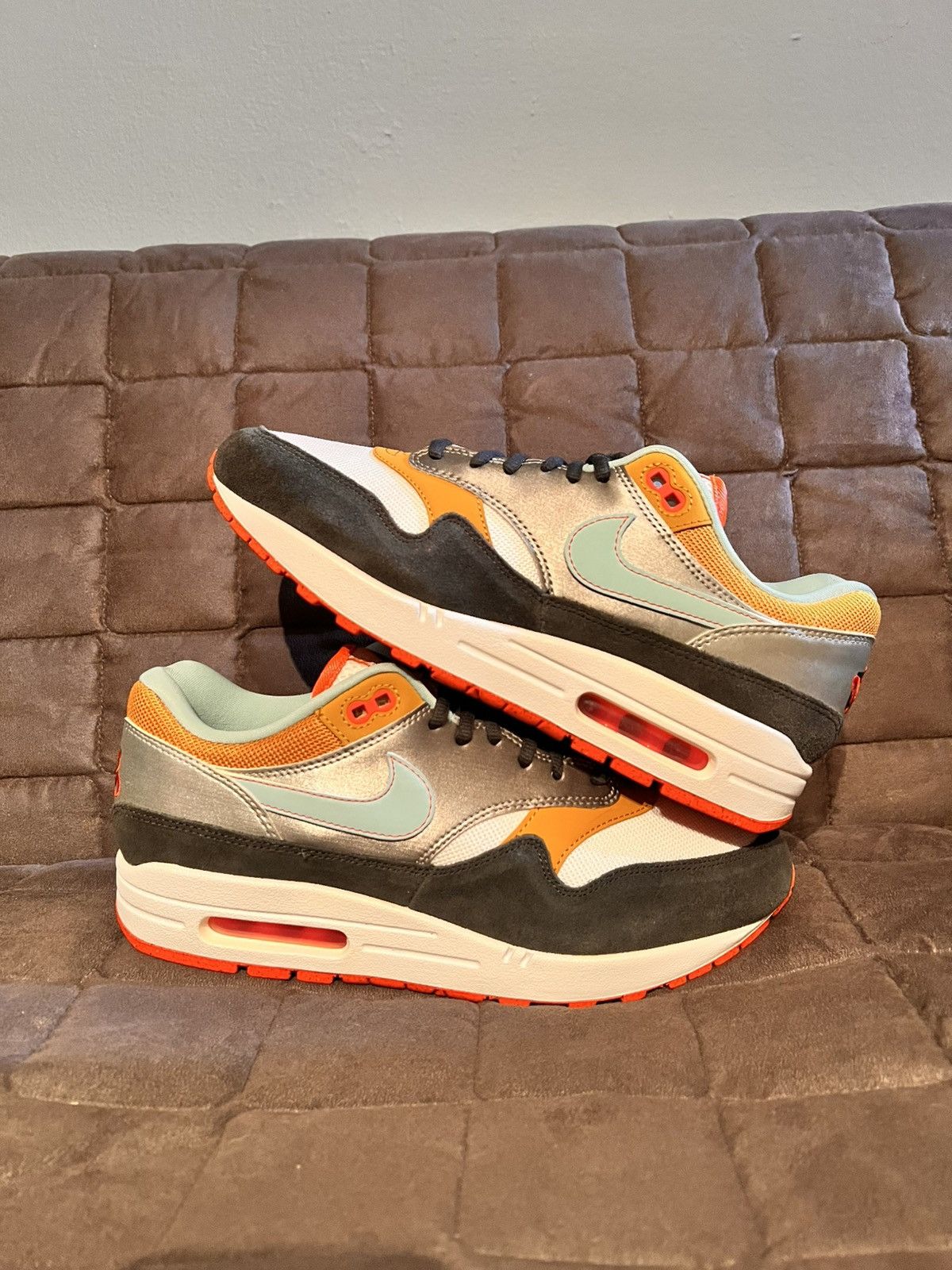 Nike AIR MAX 1 'GRAFFITI' Size US 9 / EU 42 - 2 Thumbnail