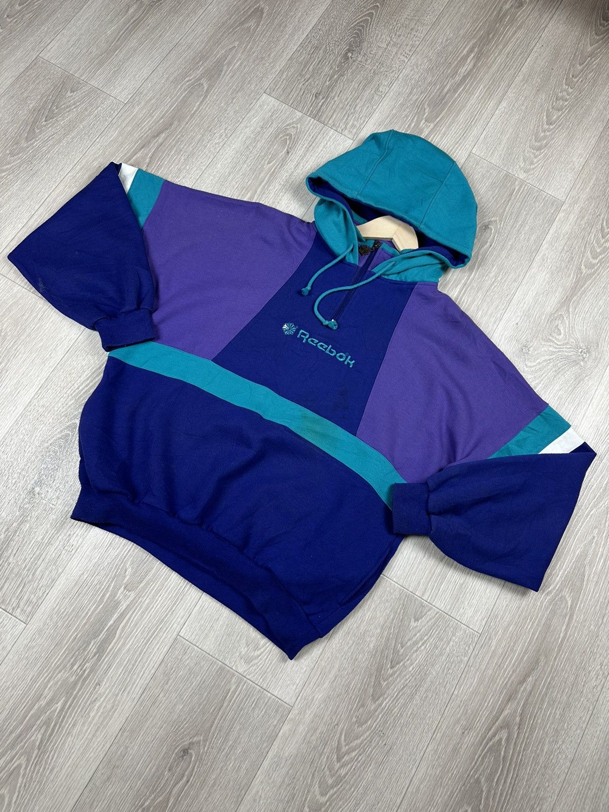Reebok × Vintage Rare Vintage Reebok Central Logo Hoodie Size US L / EU 52-54 / 3 - 3 Thumbnail