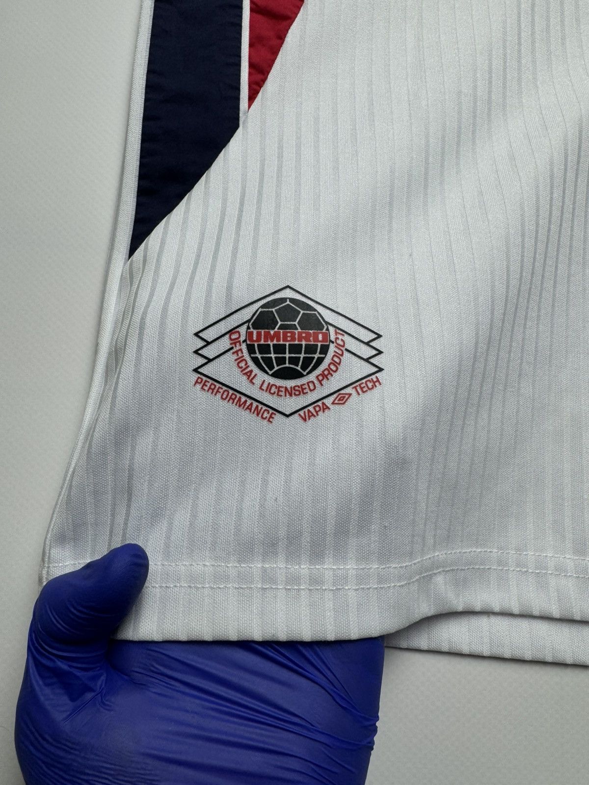 Umbro Vintage 1998 England World Cup Home Jersey - #7 BECKHAM Size US L / EU 52-54 / 3 - 4 Thumbnail