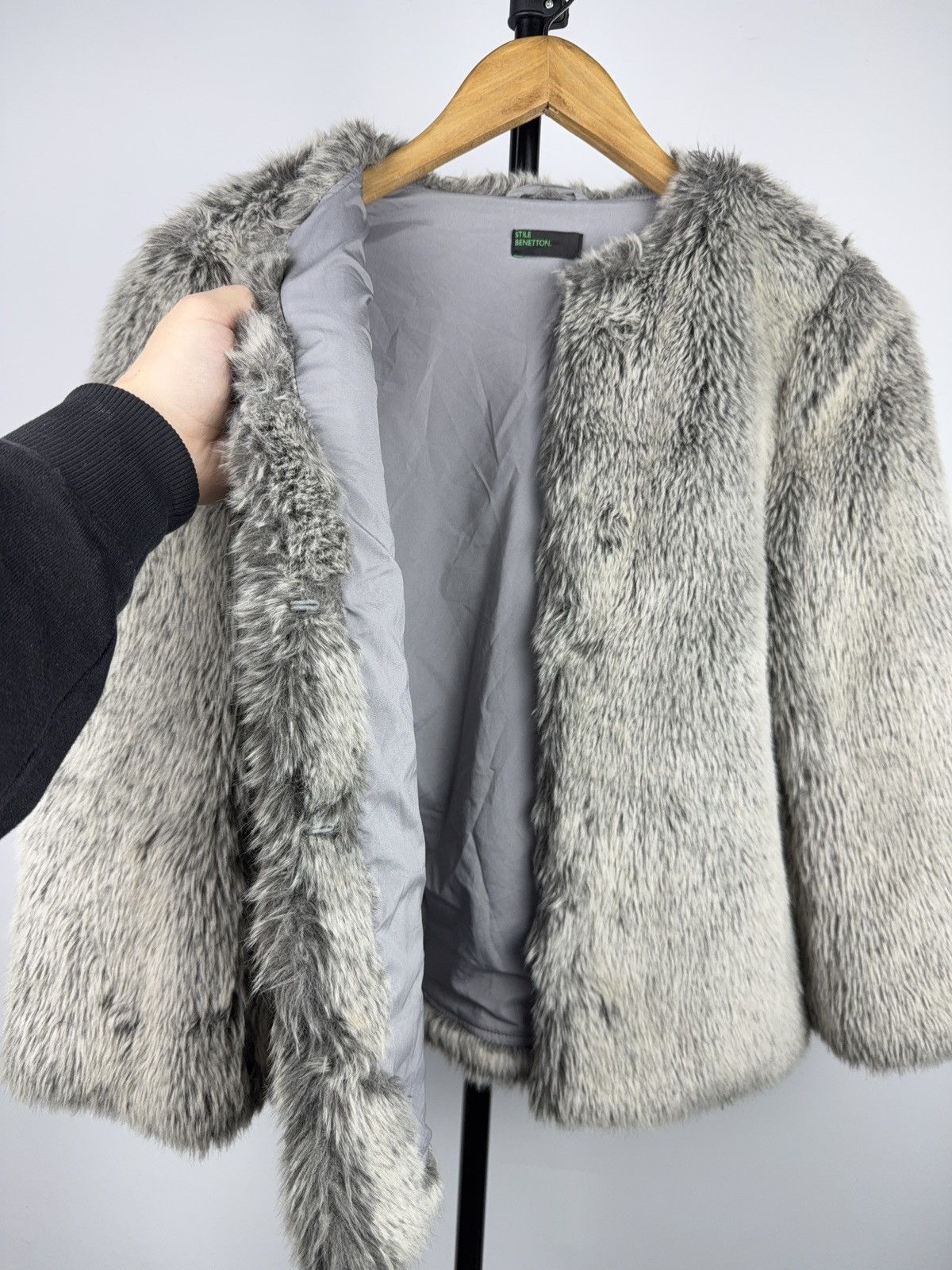 Benetton Y2K Avant Garde Benetton Grey Faux Fur Luxury Jacket Size S / US 4 / IT 40 - 7 Thumbnail