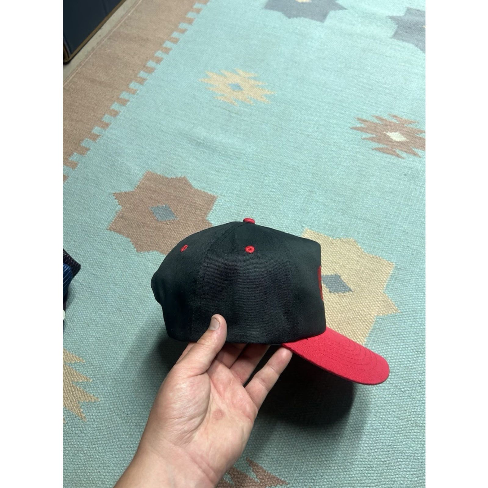 Vintage VINTAGE CAT SnapBack Hat Cap Men Adjustable Black Red 2 Tone Caterpillar Construction Cat Theme Mens Size ONE SIZE - 8 Thumbnail