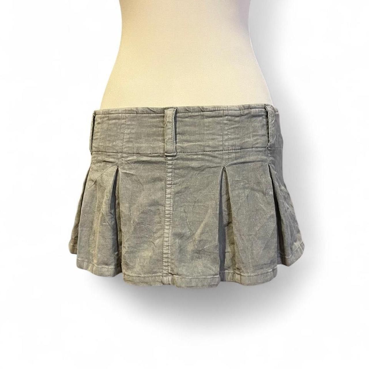 Free People Y2K Free People low waisted corduroy pleated mini skirt Size 25" / US 0 / IT 36 - 4 Thumbnail