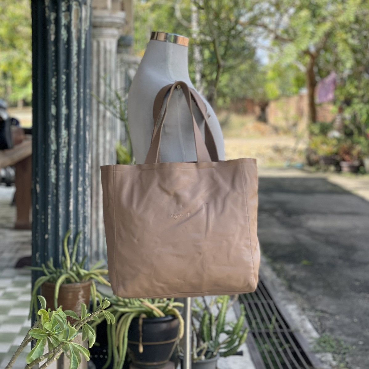 agnes b. Beige Leather Tote Bag Size ONE SIZE - 1 Thumbnail