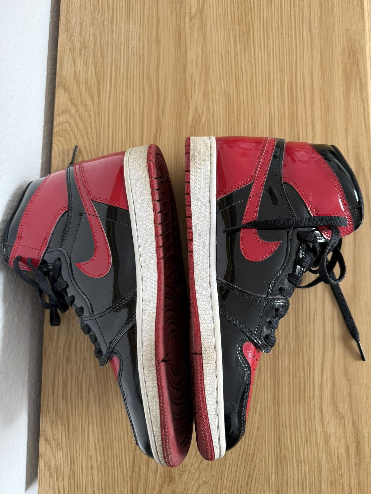Nike Nike Air Jordan 1 Patent Bred Gloss EU44 Size US 10.5 / EU 43-44 - 7 Thumbnail