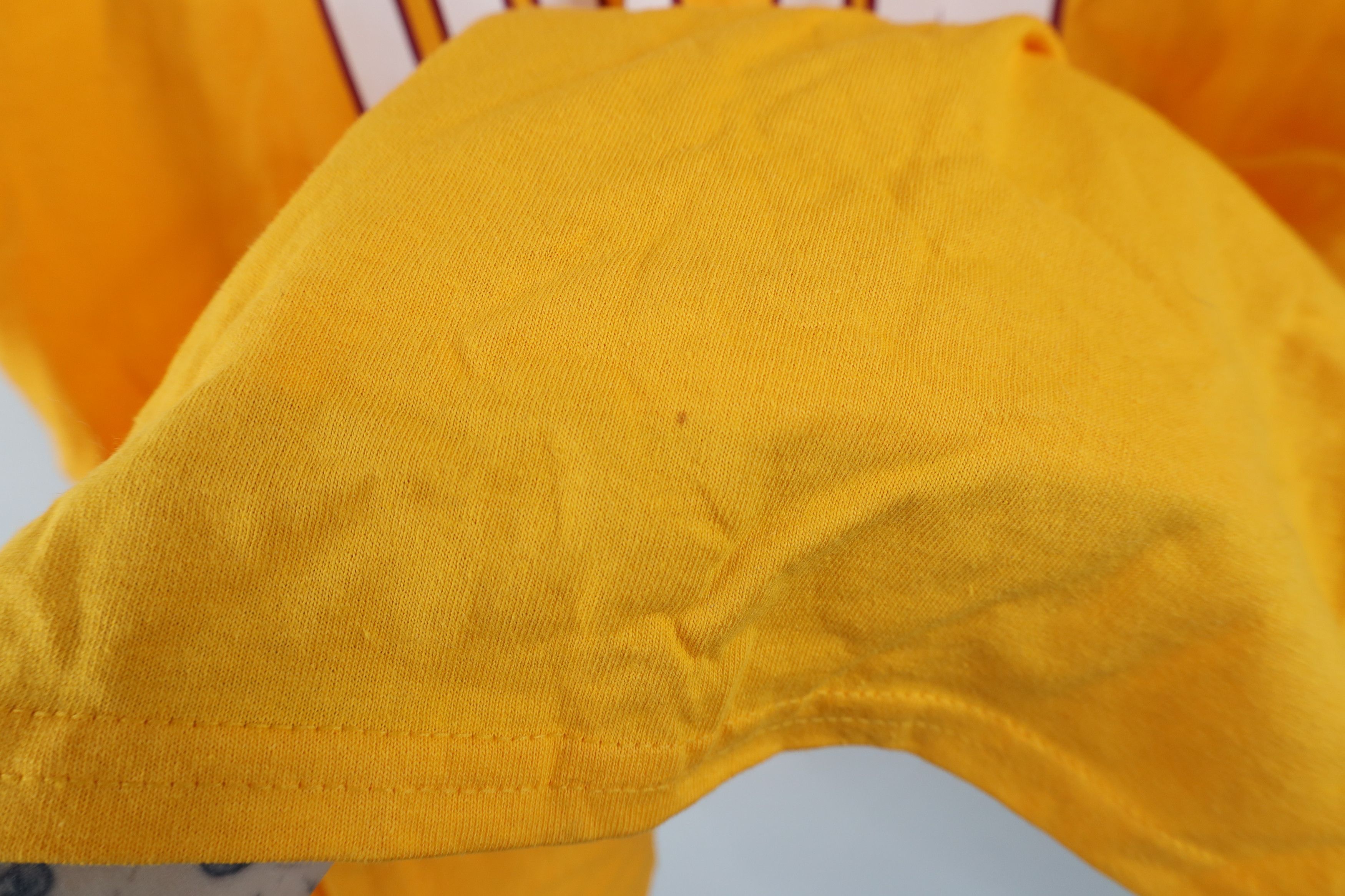 Vintage Y2K 2016 Cavaliers Basketball NBA Champions T-Shirt Yellow Size US XL / EU 56 / 4 - 8 Thumbnail