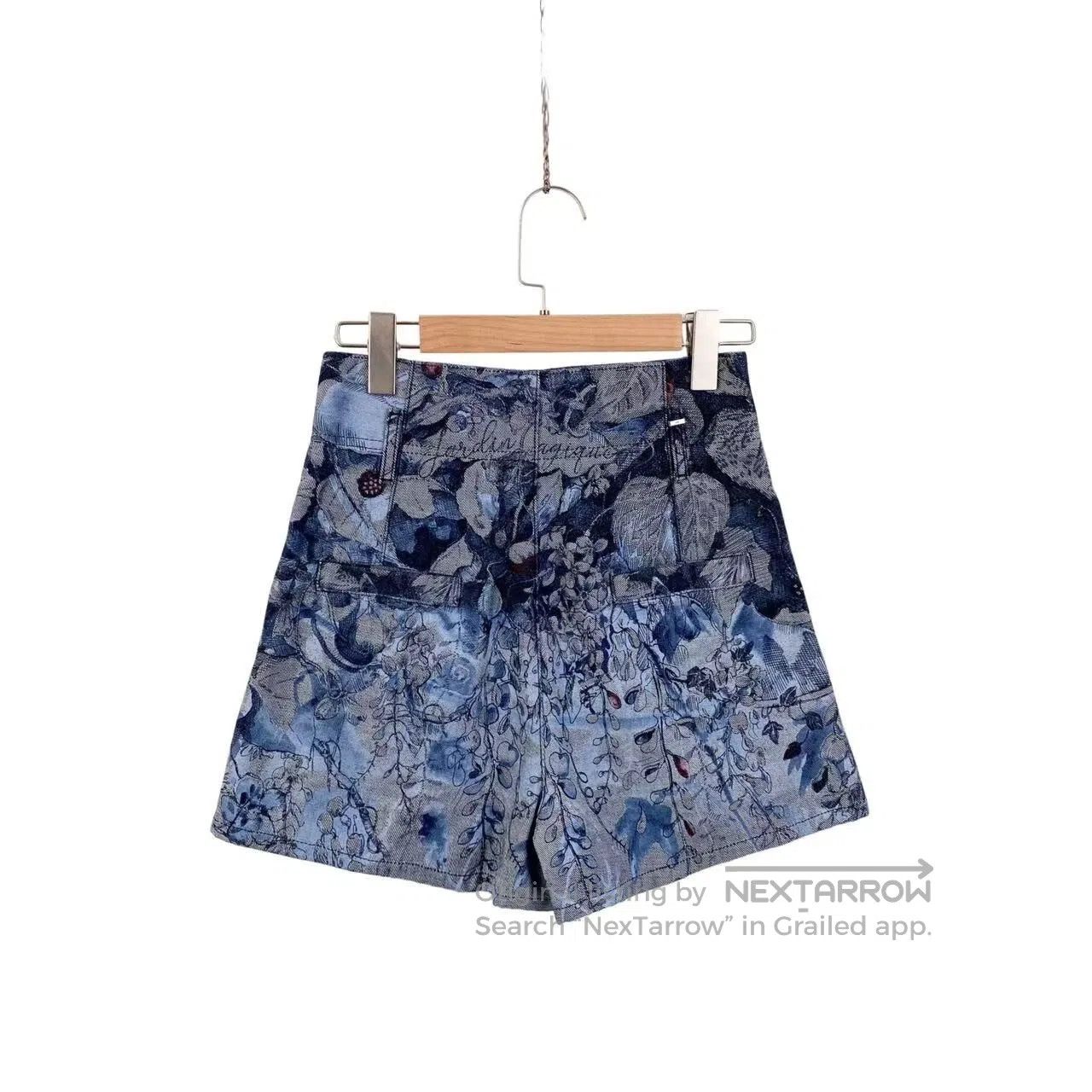 Dior Dior Limited edition Alice in Wonderland printed shorts| Size 24" / US 00 / IT 34 - 2 Thumbnail