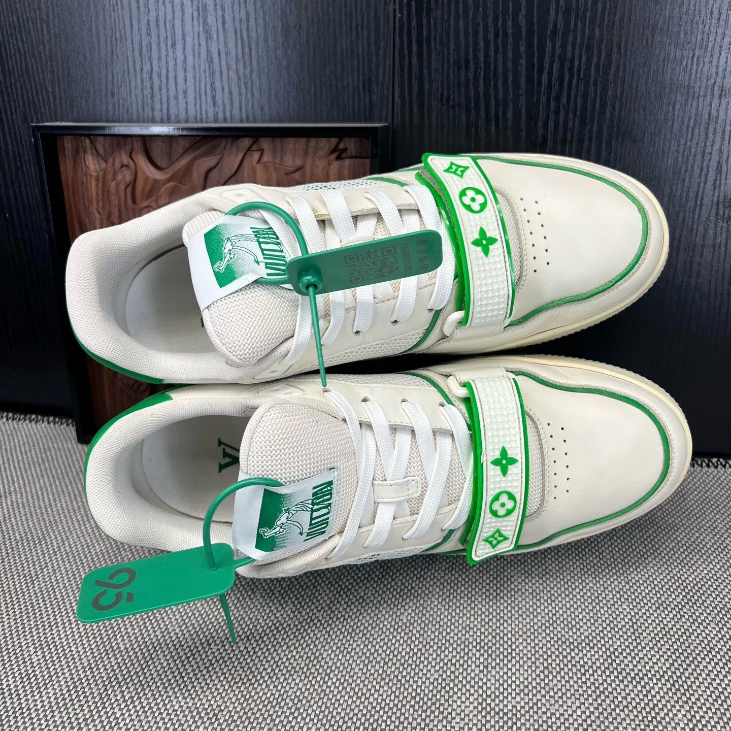 Louis Vuitton LV Trainer White Green Velcro 8.5 US 99 New Size US 9.5 / EU 42-43 - 8 Thumbnail