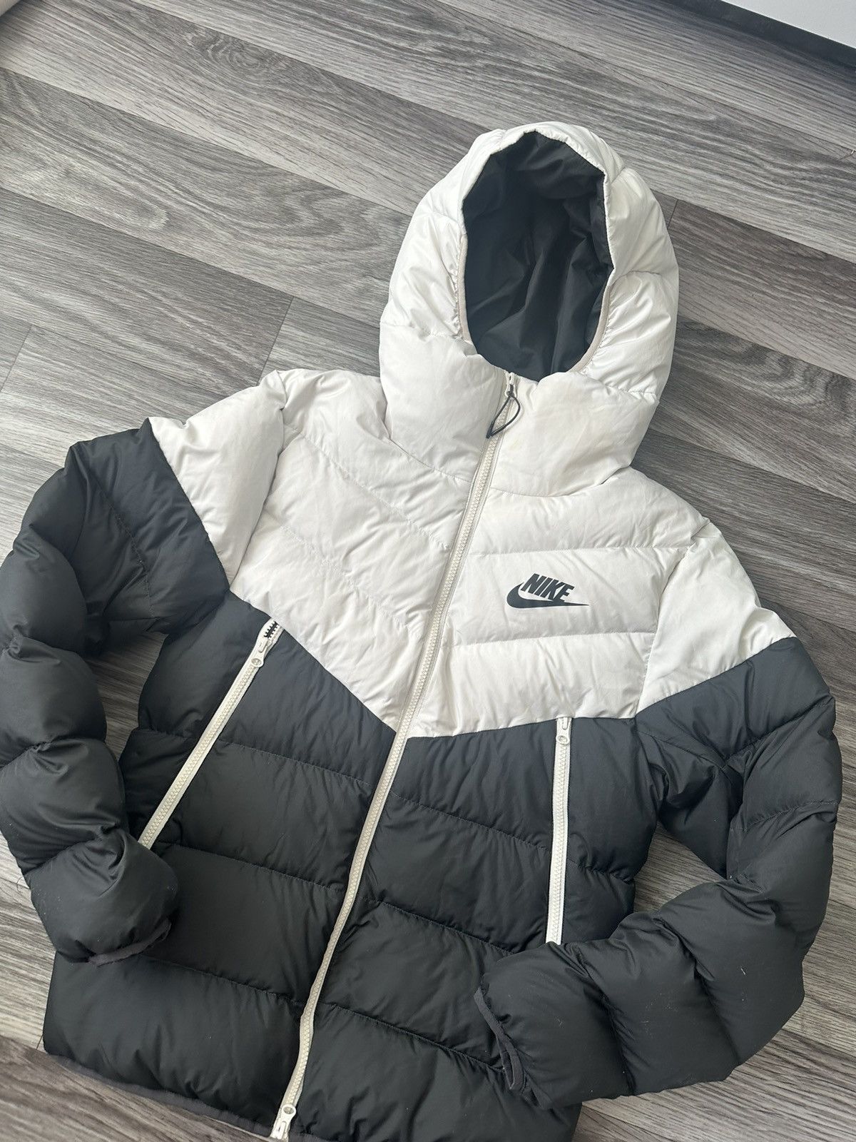 Nike Nike Puffer White Black Down Jacket vintage y2k storm fit Size US S / EU 44-46 / 1 - 2 Thumbnail