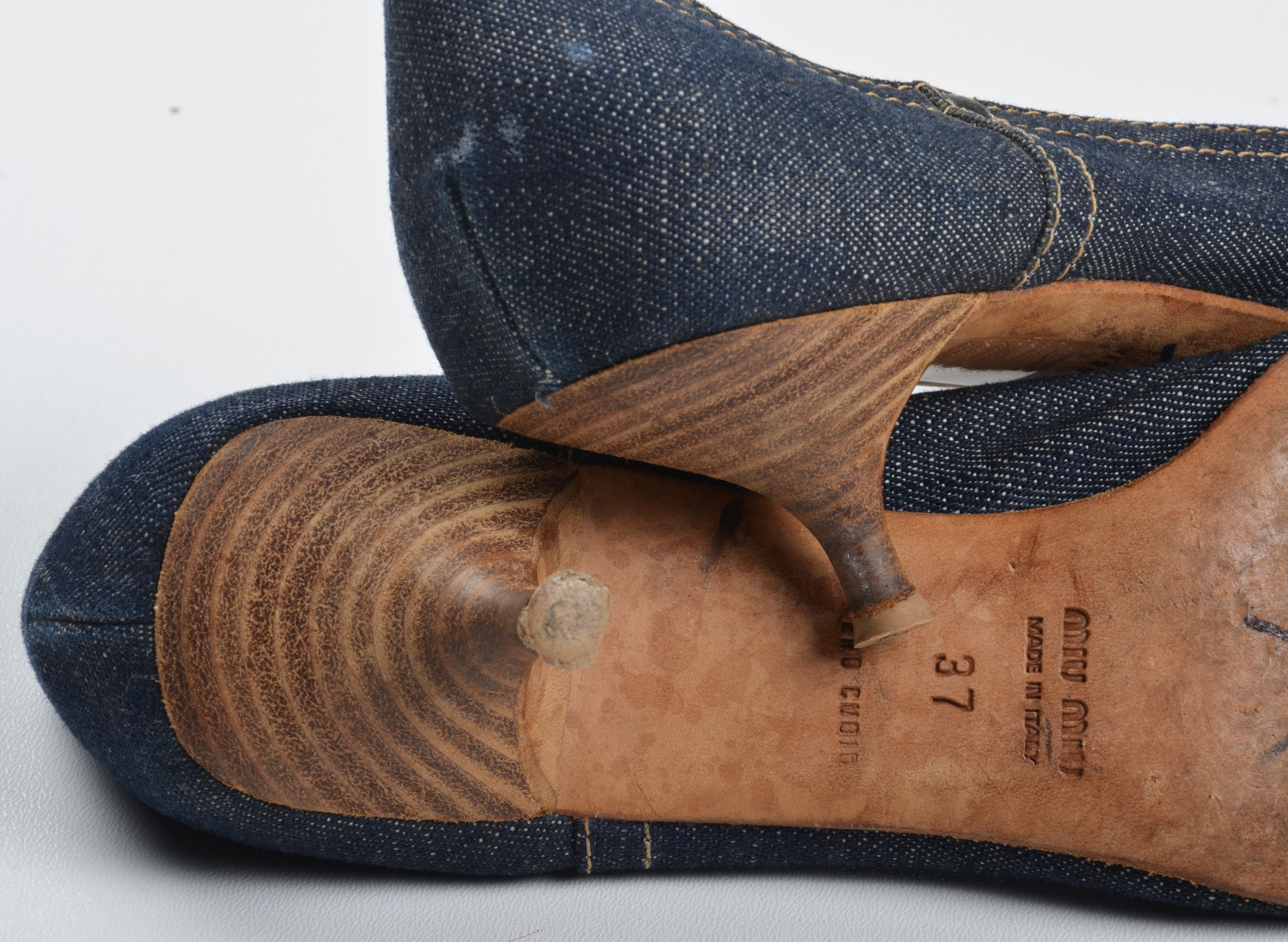 Miu Miu Vintage Miu Miu Blue Denim Pointed Toe Kitten Heel Pumps Size US 7 / IT 37 - 9 Thumbnail