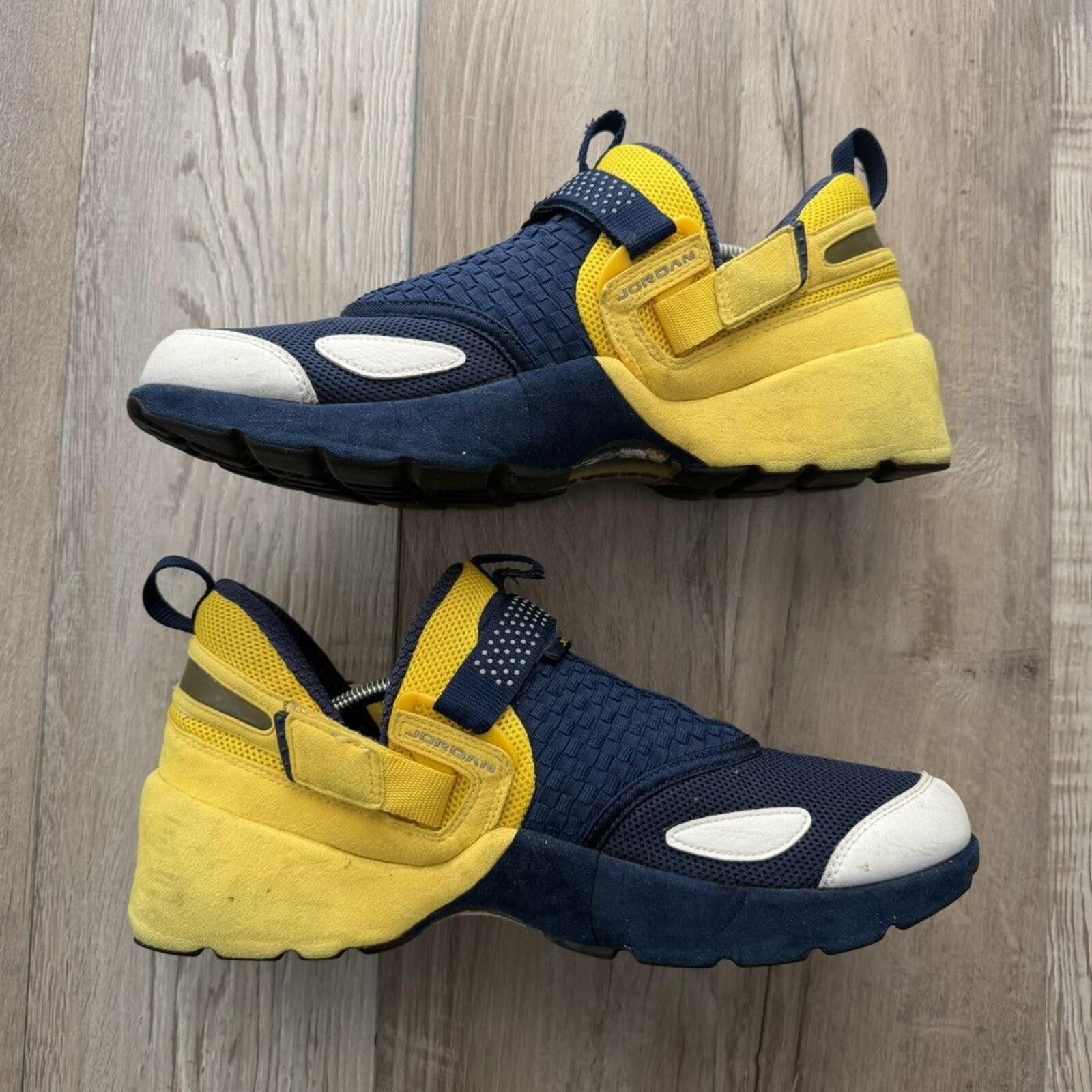 Jordan Brand NIKE • JORDAN Trunner "Midnight Navy Yellow Streak" (13M) Size US 13 / EU 46 - 3 Thumbnail