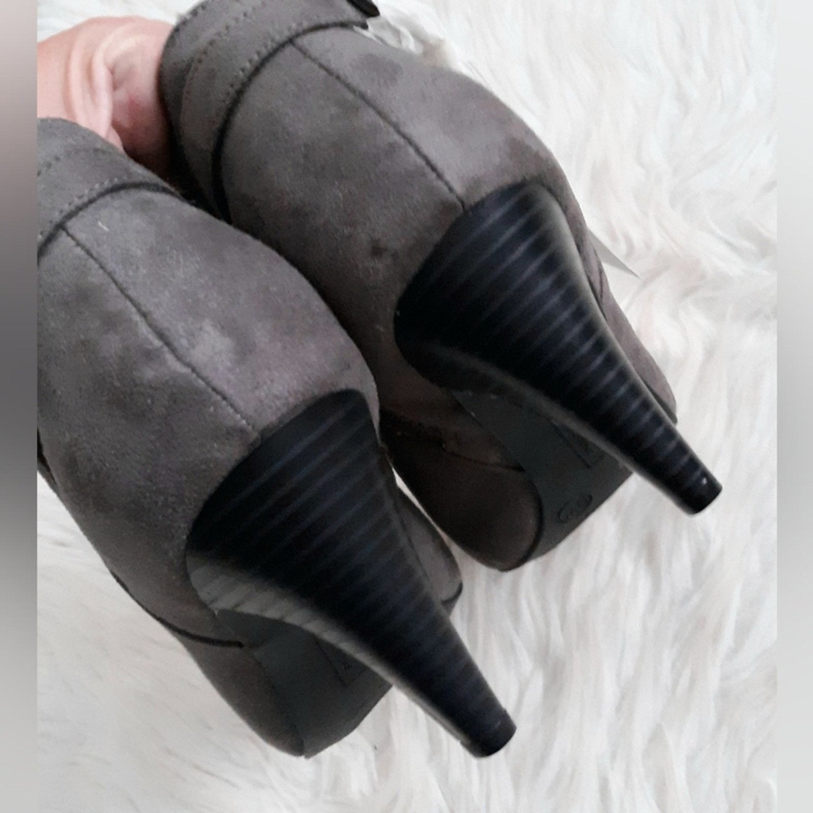 Other Comfort Plus Predictions Heeled Booties Size US 9 / IT 39 - 6 Thumbnail