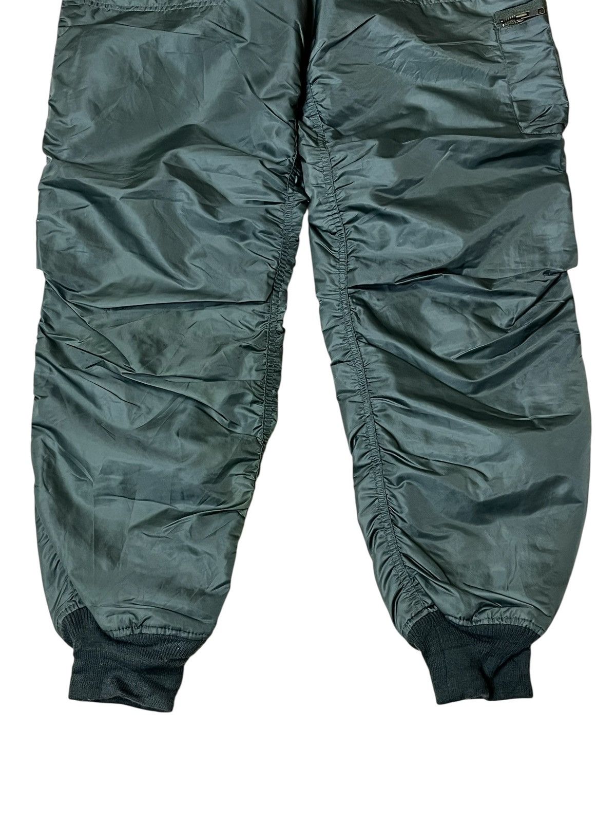 Japanese Brand Nice🔥Vintage 90s UNIQLO cargo & parachute bomber pants Size US 36 / EU 52 - 5 Thumbnail