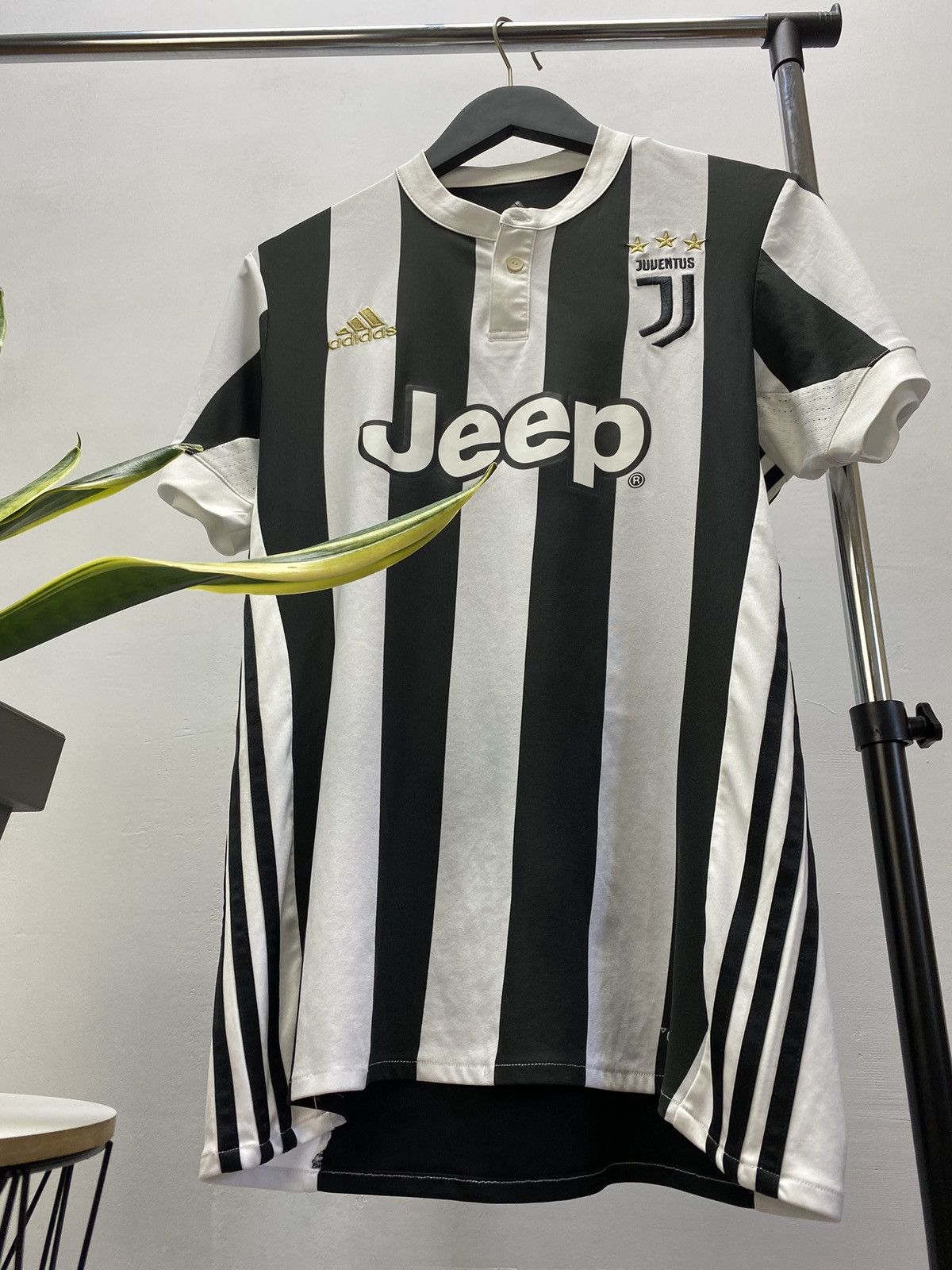 JUVENTUS ADIDAS 2017/2018 FOOTBALL HOME JERSEY AND SHORTS