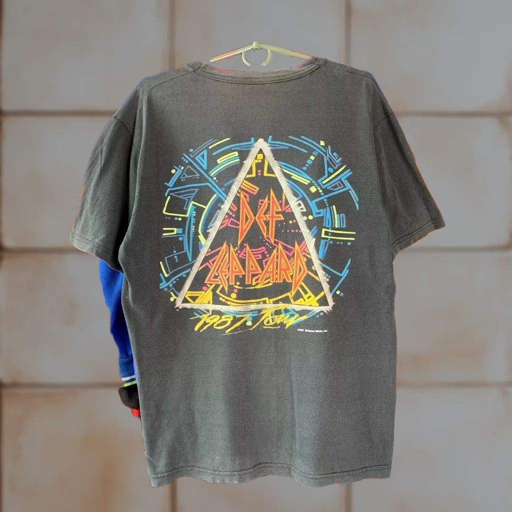 Vintage VINTAGE DEF LEPPARD HYSTERIA T-Shirt Men’s Size M Black Crew Neck Short Sleeve US 1987 Rock Band Tee Size US M / EU 48-50 / 2 - 1 Thumbnail