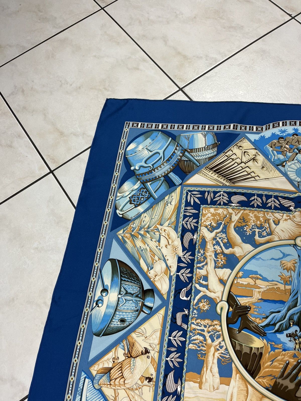 Designer × Hermes × Vintage Hermes Au som du tam-tam silk scarf full print handkerchief Size ONE SIZE - 6 Thumbnail