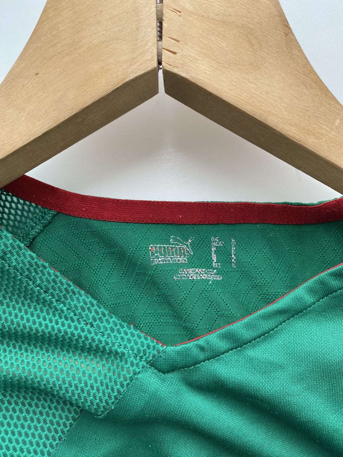 Puma Cameroon Africa HomePuma Soccer Jersey Team2009/2010 Size L Size US L / EU 52-54 / 3 - 14 Thumbnail