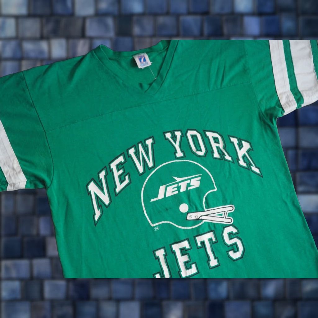 Logo 7 VTG 90s Logo 7 NFL New York Jets Green T-Shirt L USA V-Neck Tee Shirt Short Sleeve Mens Baseball Graphic Tee Size US L / EU 52-54 / 3 - 1 Thumbnail